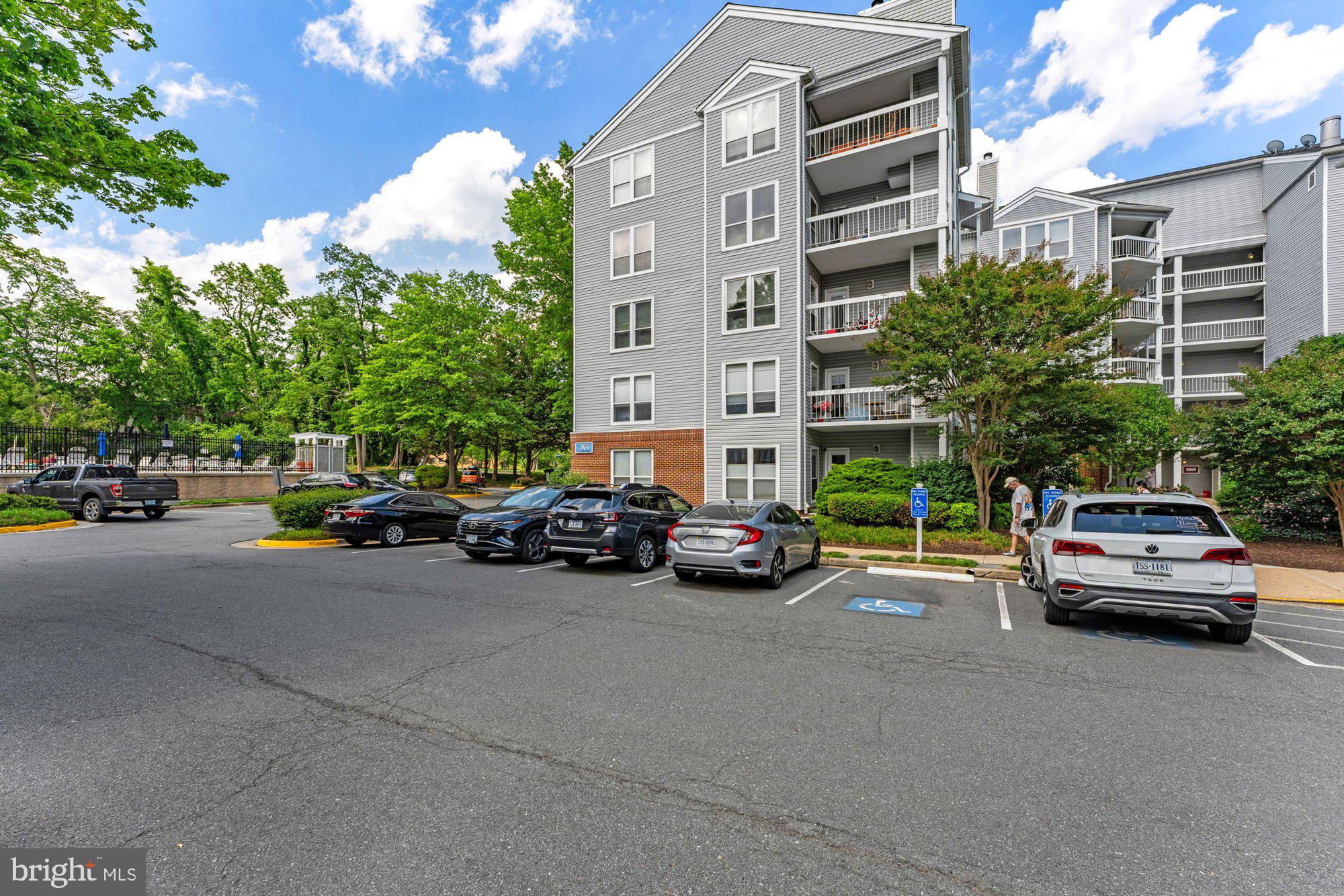 FOUR WINDS AT OAKTON - Residential