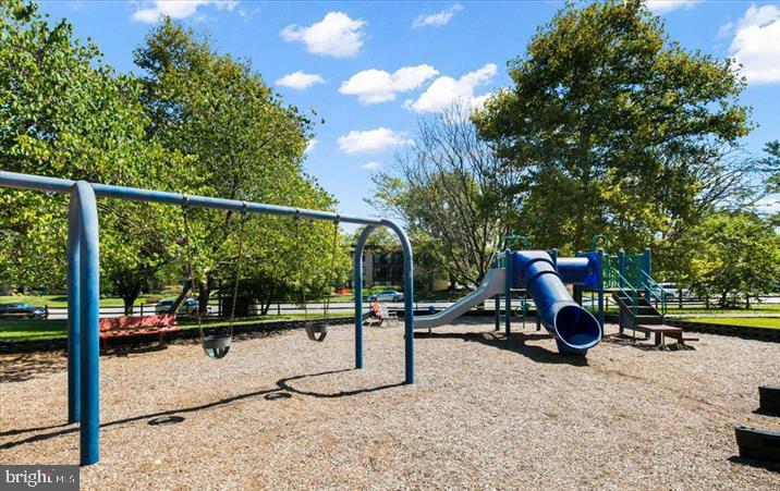FOUR WINDS AT OAKTON - Residential