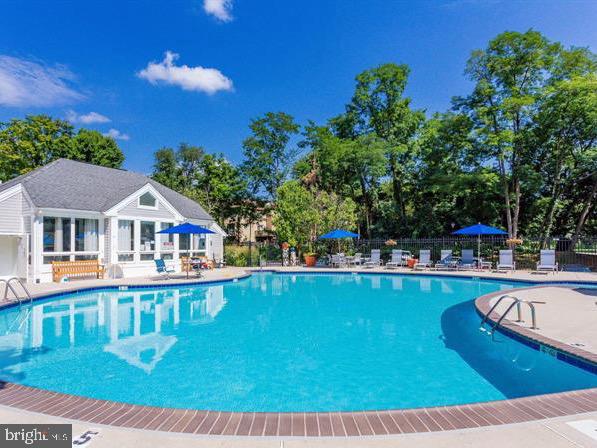 FOUR WINDS AT OAKTON - Residential