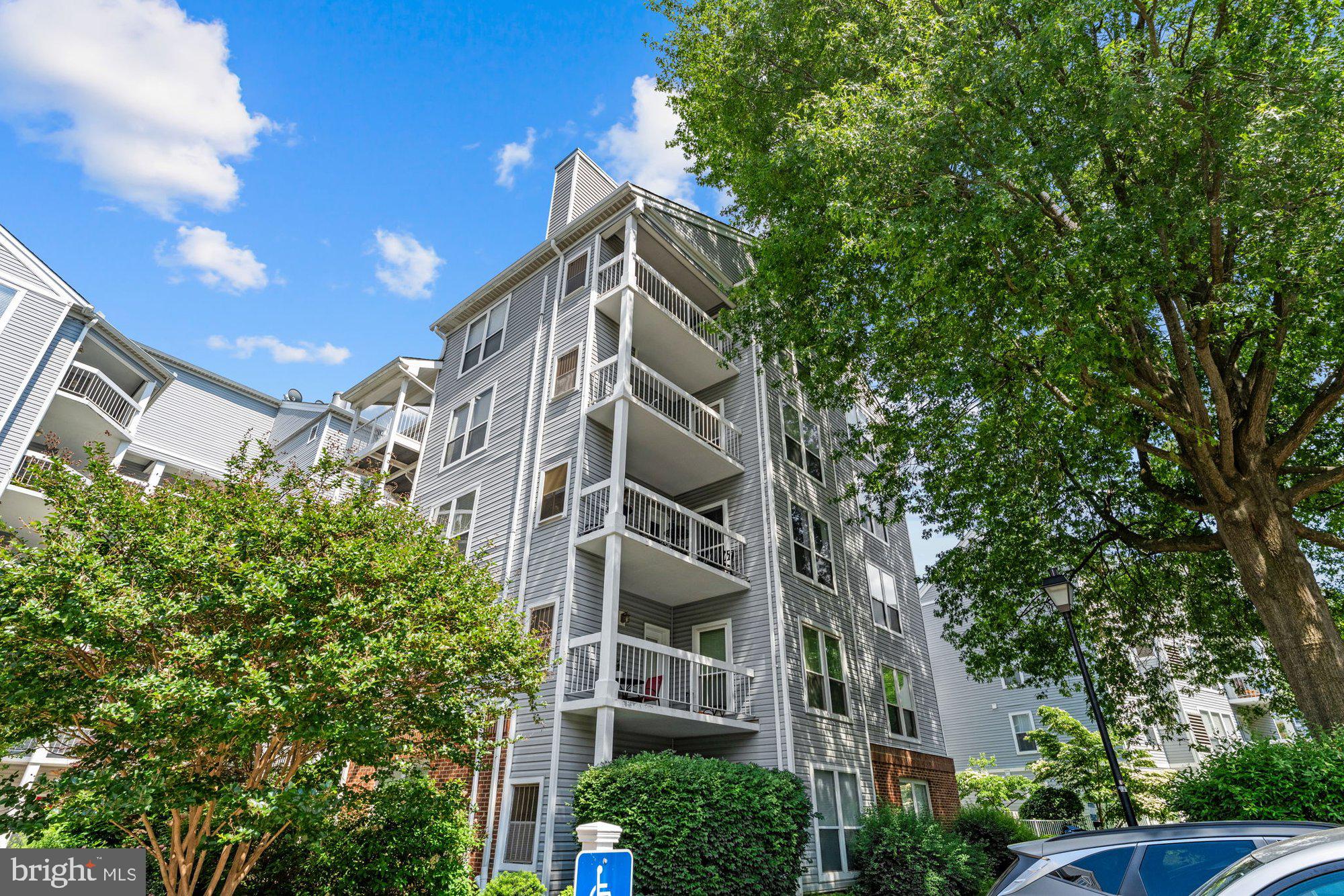 FOUR WINDS AT OAKTON - Residential