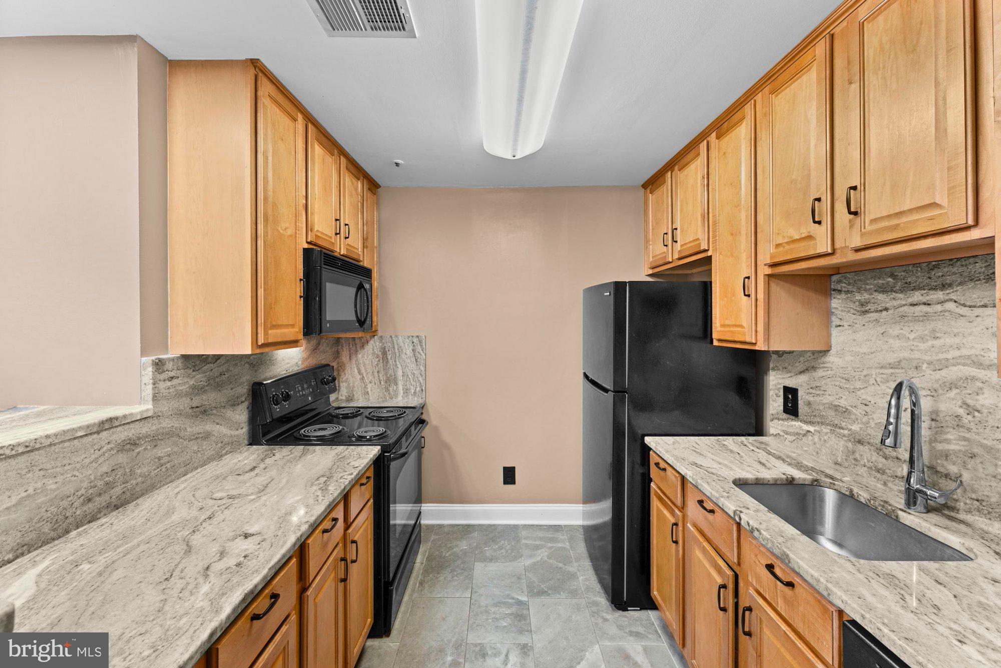 FOUR WINDS AT OAKTON - Residential