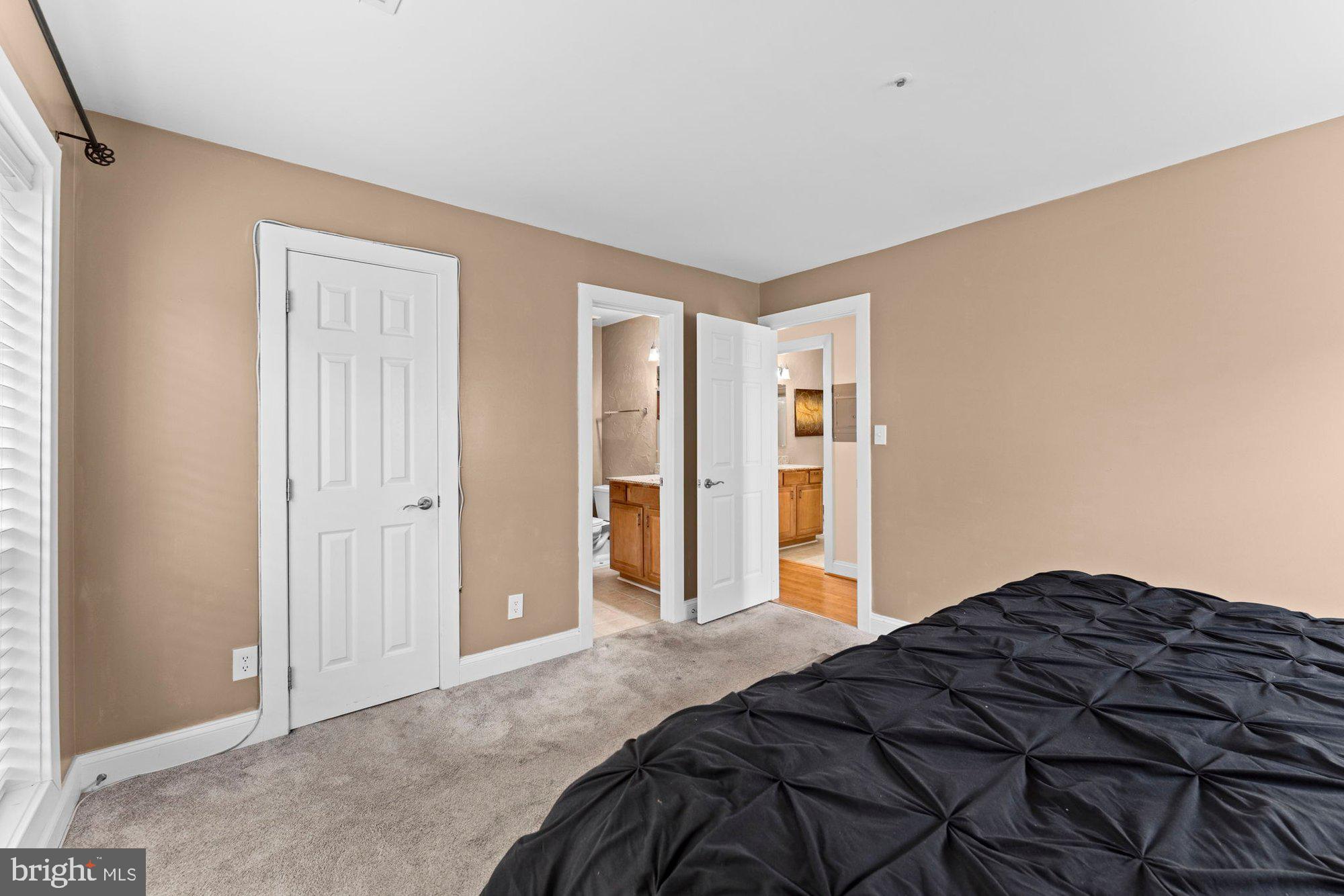 FOUR WINDS AT OAKTON - Residential