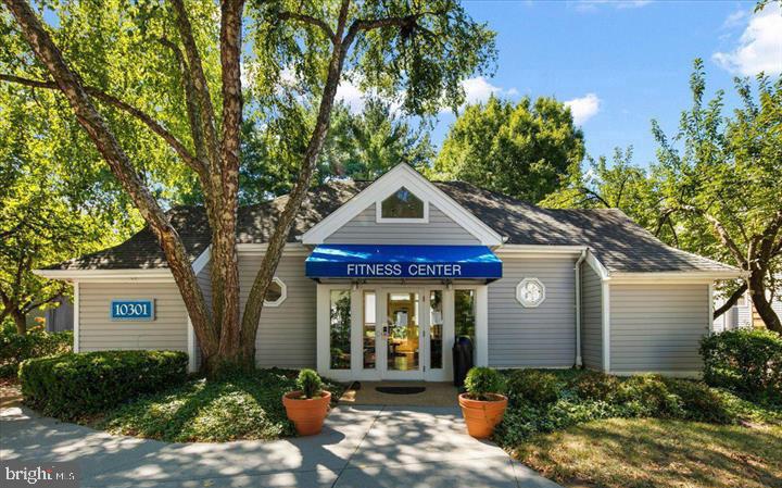 FOUR WINDS AT OAKTON - Residential