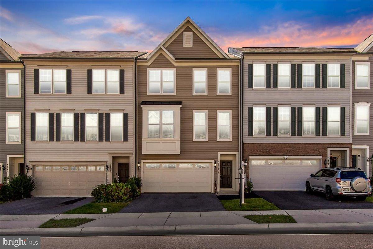 TALLYN RIDGE - Residential