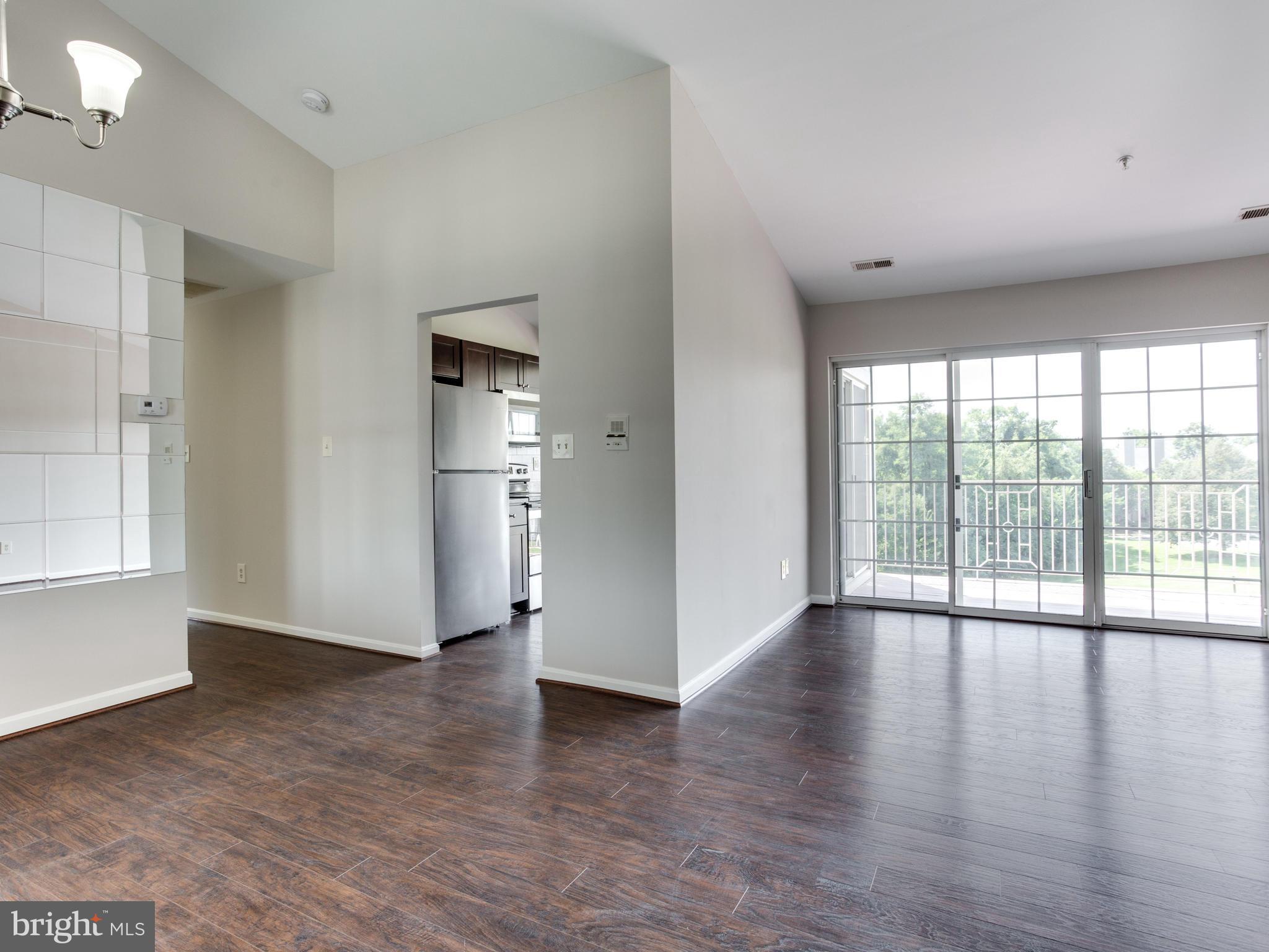 CROMWELL FOUNTAIN - Residential