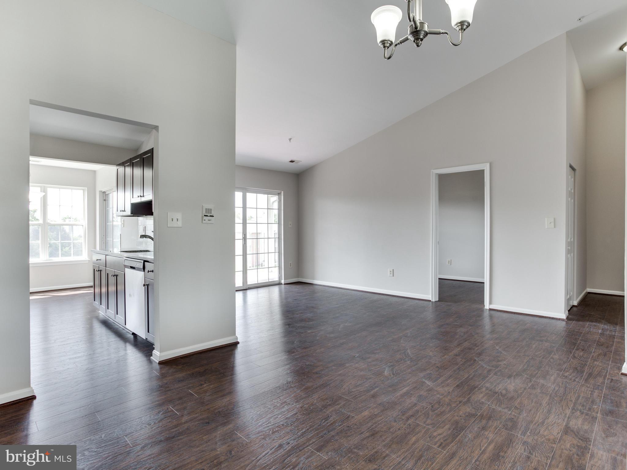 CROMWELL FOUNTAIN - Residential