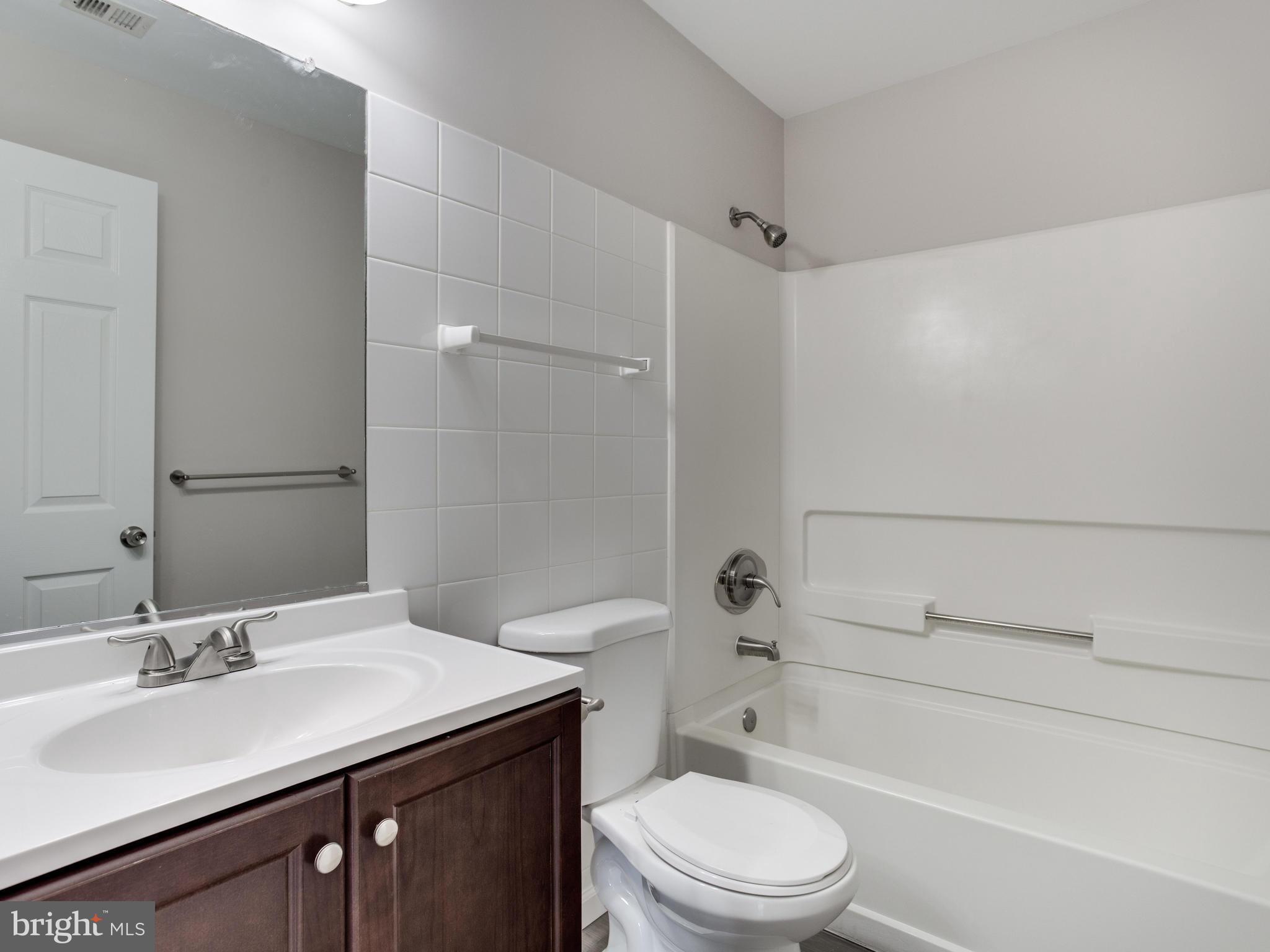 CROMWELL FOUNTAIN - Residential