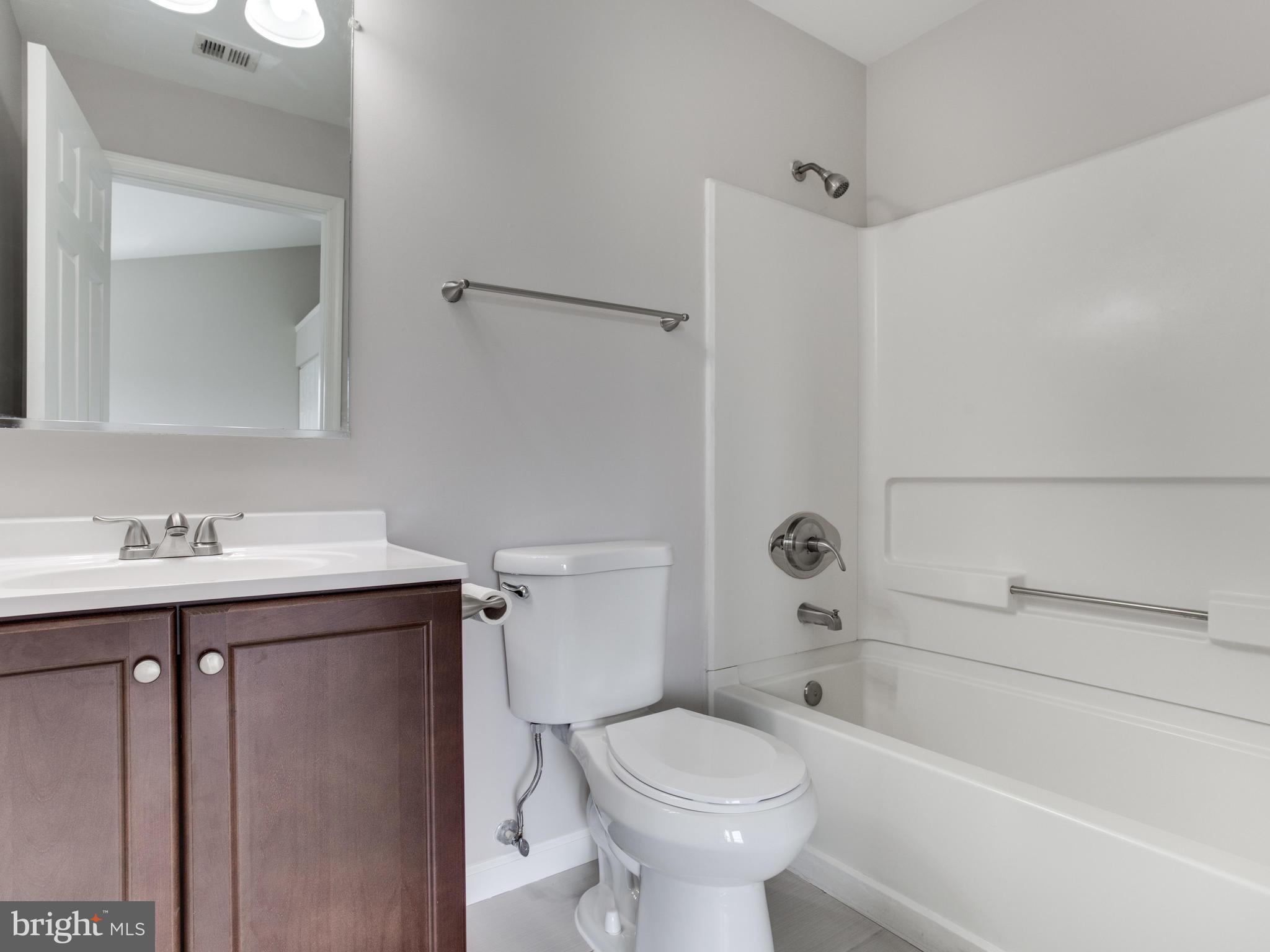 CROMWELL FOUNTAIN - Residential