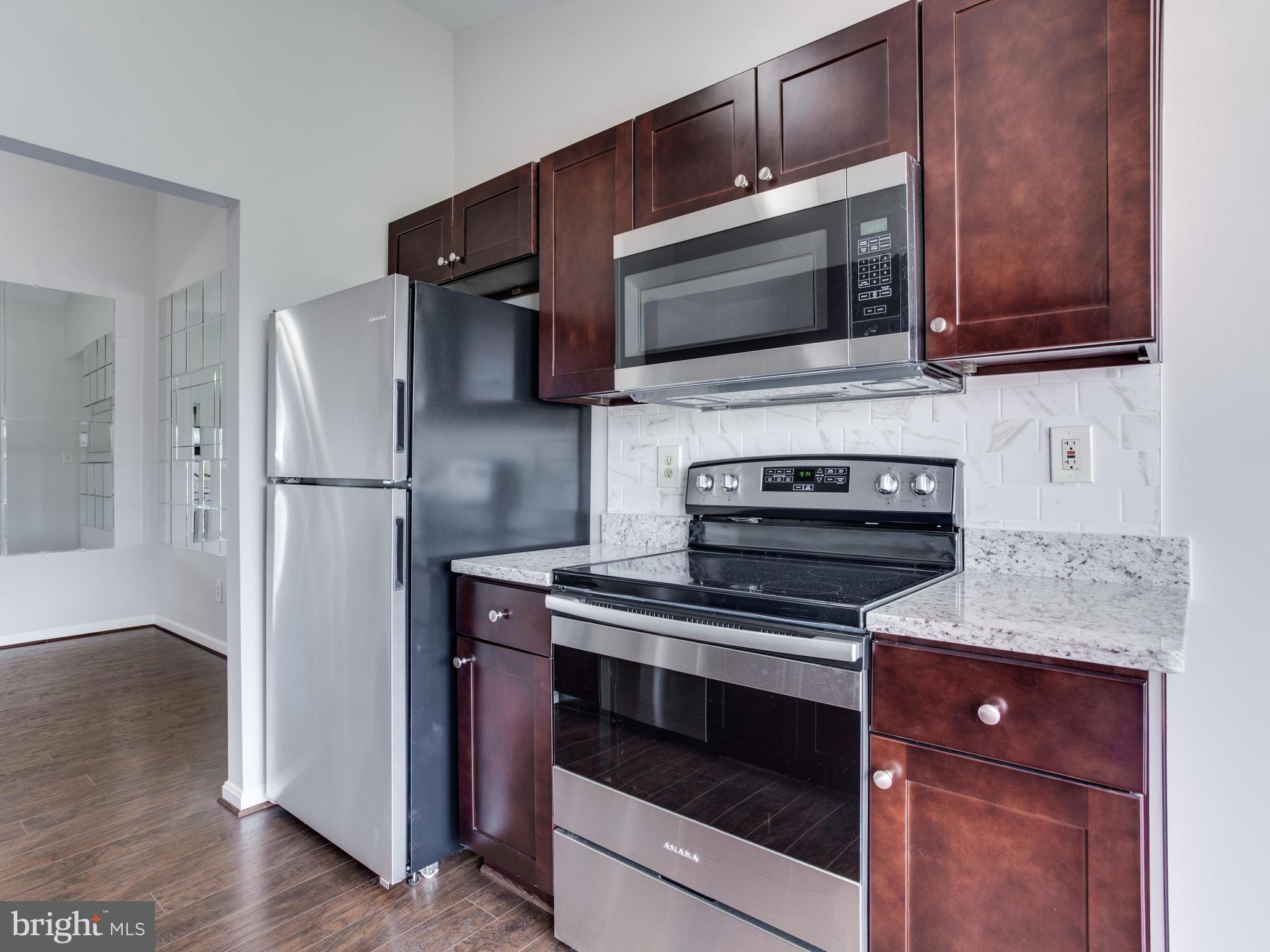 CROMWELL FOUNTAIN - Residential