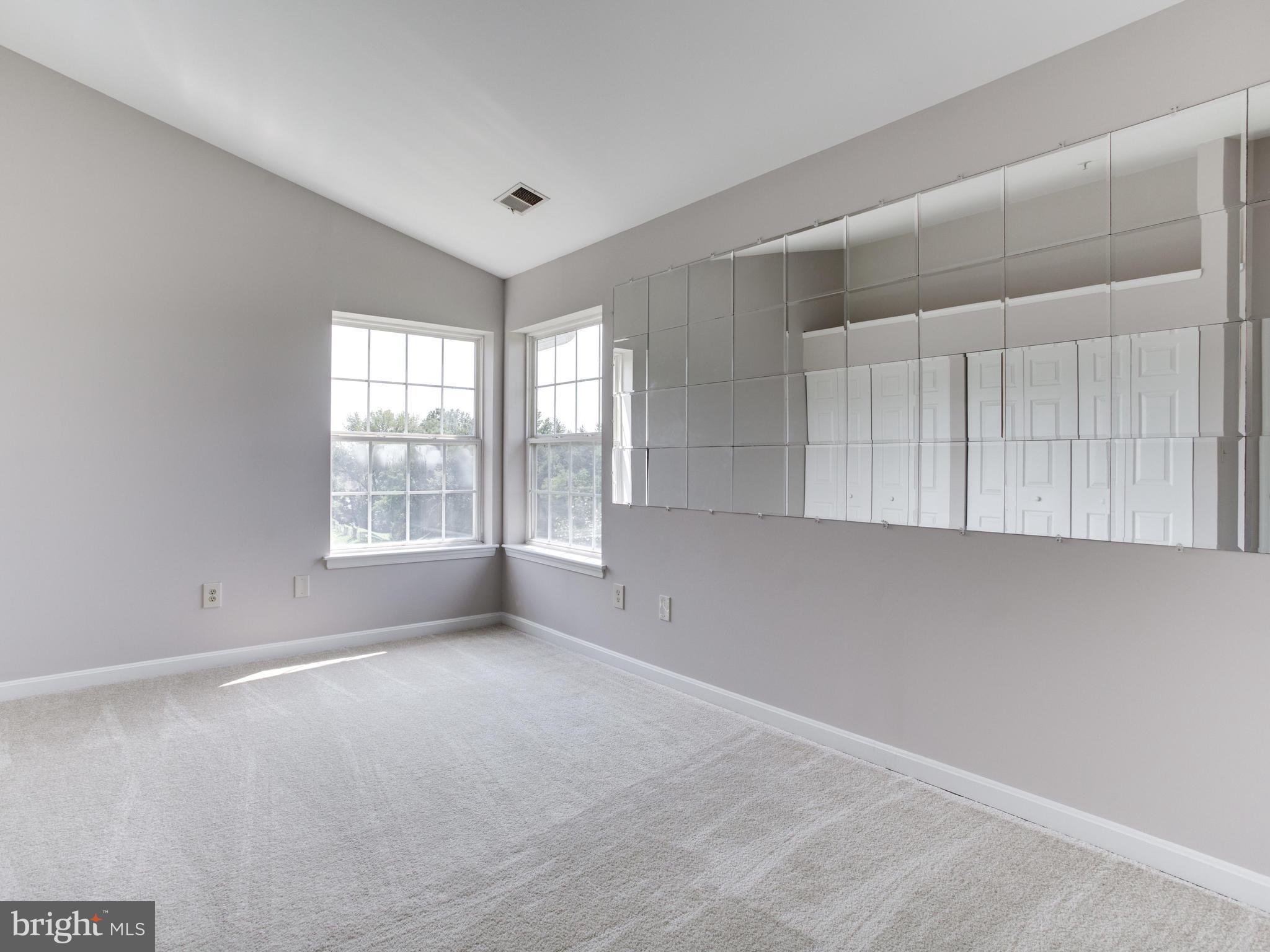 CROMWELL FOUNTAIN - Residential