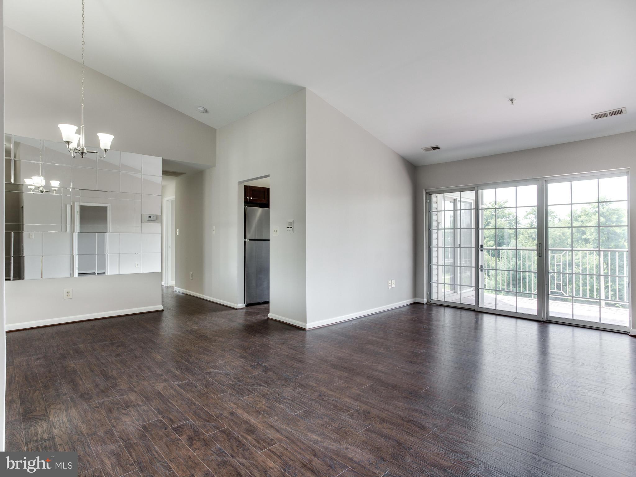 CROMWELL FOUNTAIN - Residential