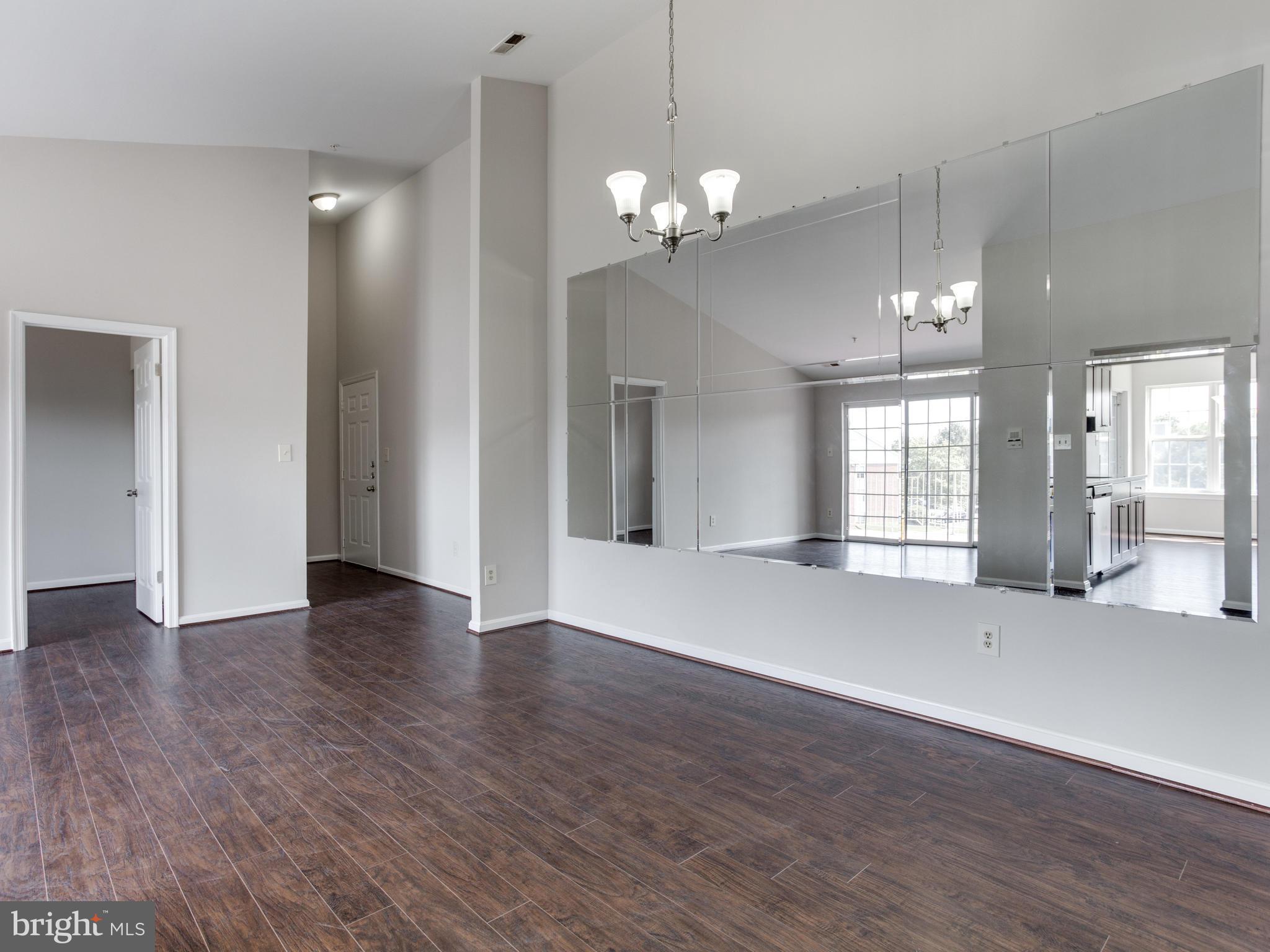 CROMWELL FOUNTAIN - Residential