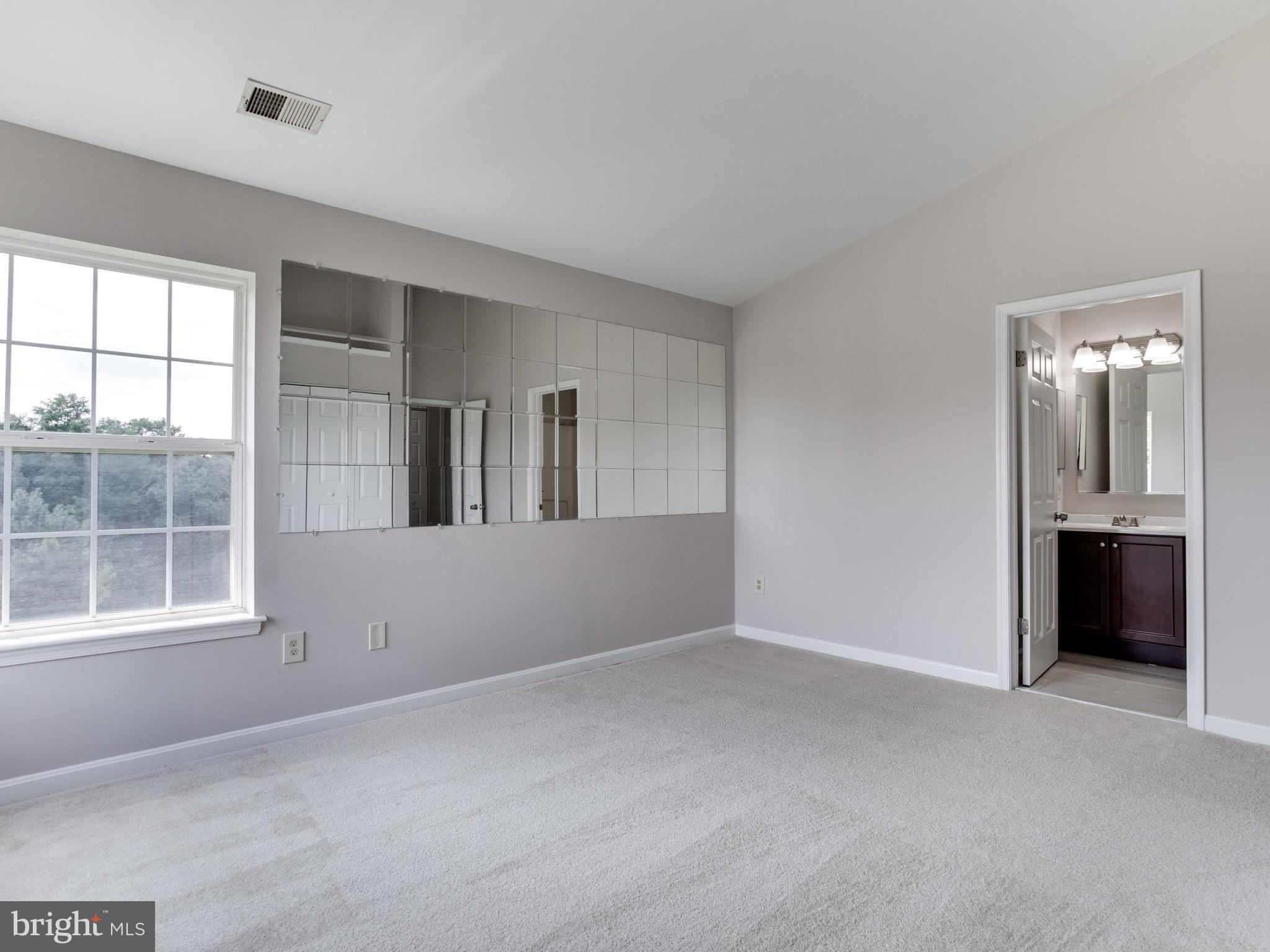 CROMWELL FOUNTAIN - Residential