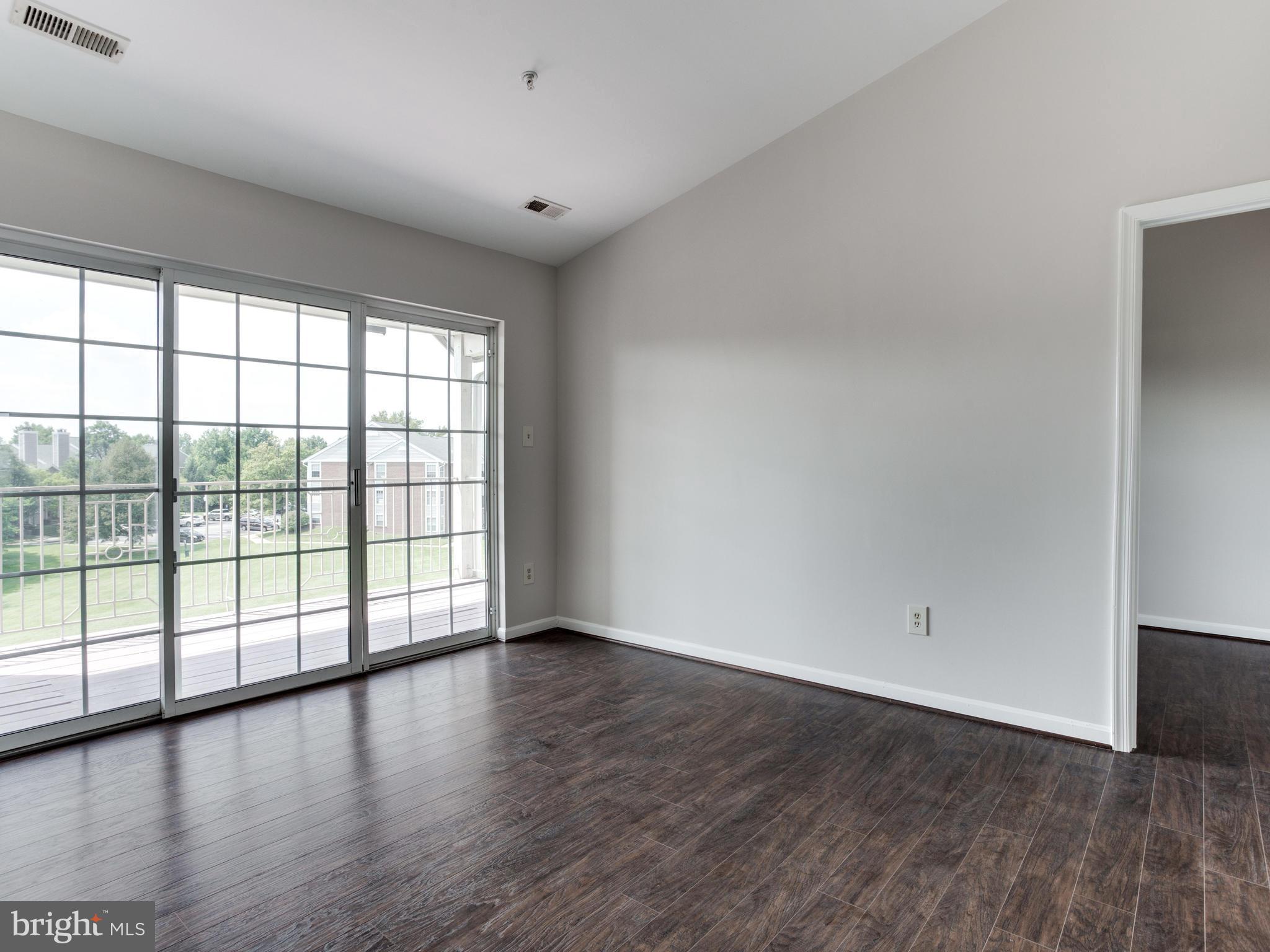 CROMWELL FOUNTAIN - Residential