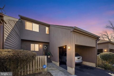 Townhouse For Sale - 6 Rebecca Court<br/> TRENTON, NJ 08628