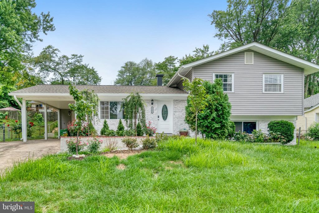 Photo of 7727 Kalorama Road, ANNANDALE, VA 22003 (MLS # VAFX2279690)