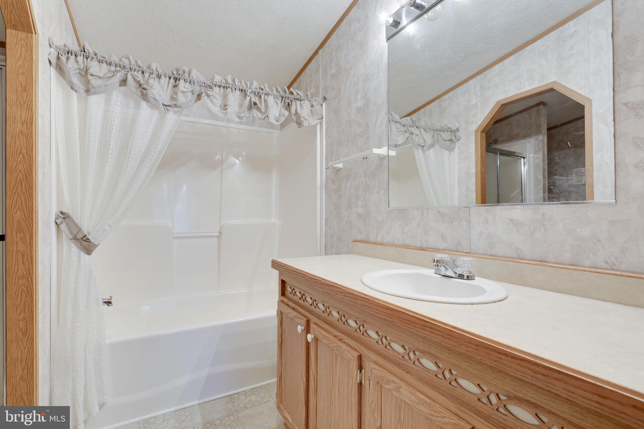 MAYBELLE MANOR - Residential