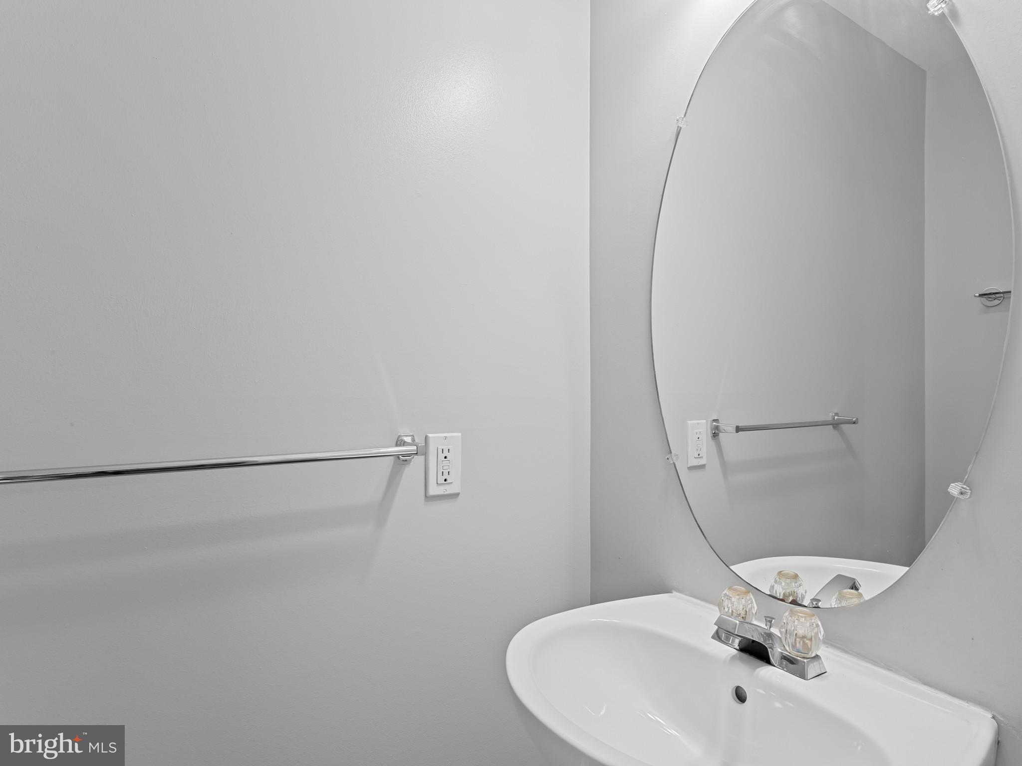 CROMWELL FOUNTAIN - Residential