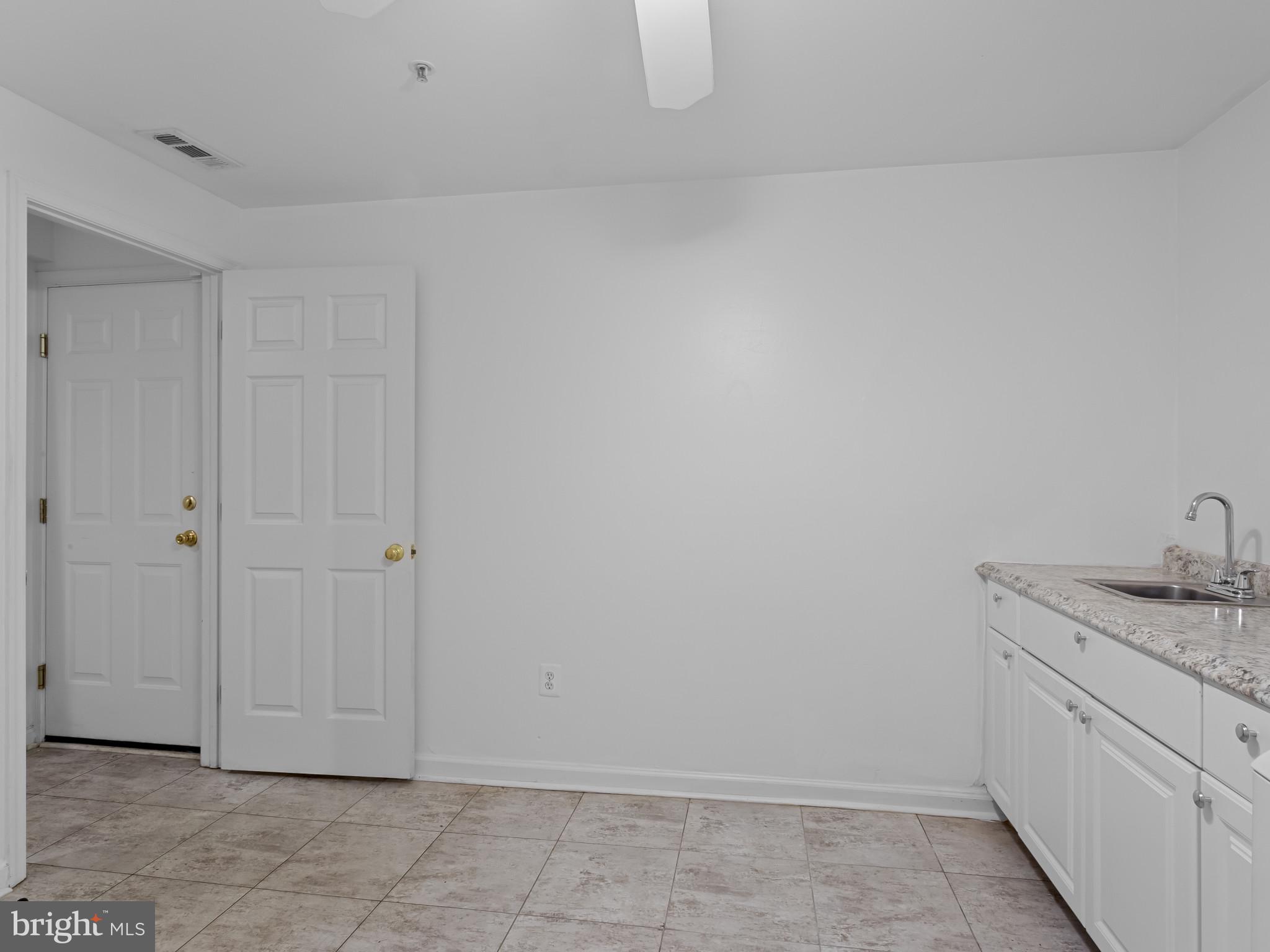 CROMWELL FOUNTAIN - Residential