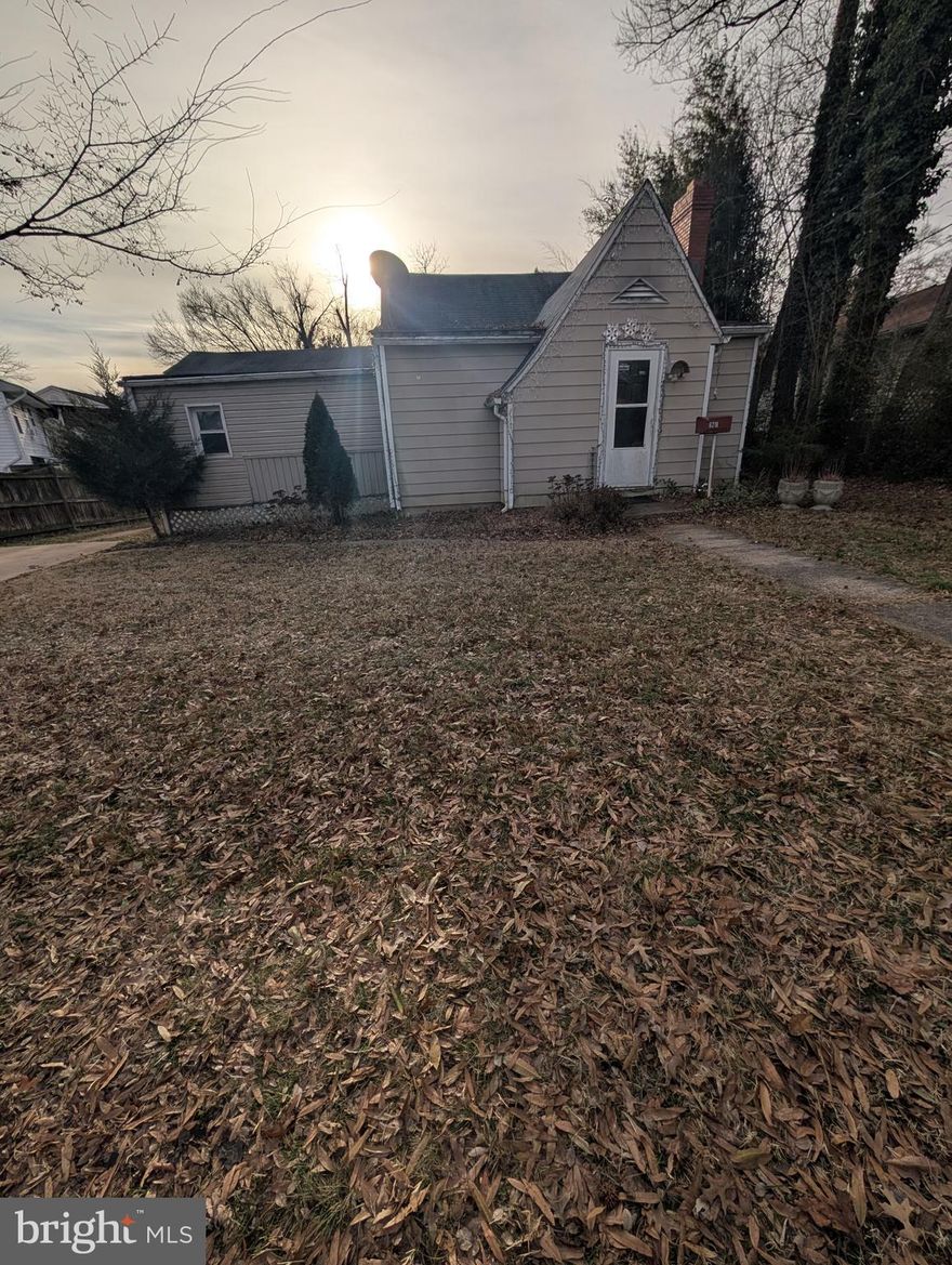 Cute home in need of upgrades. One level living with upper level for additional bedroom or recreation space. Main level master bedroom with jacuzzi tub & walk in closet. Spacious living and dining rooms, table space kitchen. Large level lot, fenced in rear with shed. Lots of off-street parking. Easy access to 495/295 exits, minutes to DC & metro stop. Easy access to the University of Maryland
Will not work with regular FHA or VA loans due to rough condition, sold as is! Great neighborhood with the metro Purple line steps away. Get it while prices are still affordable!