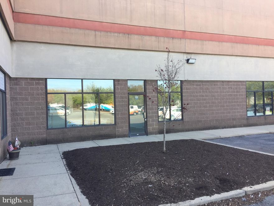 5,000 sf foot print with 2,000 sf 2nd floor space.            Climate controlled office and Breakroom.                        Ideal retail/whoesale site, manufacturing, amd more