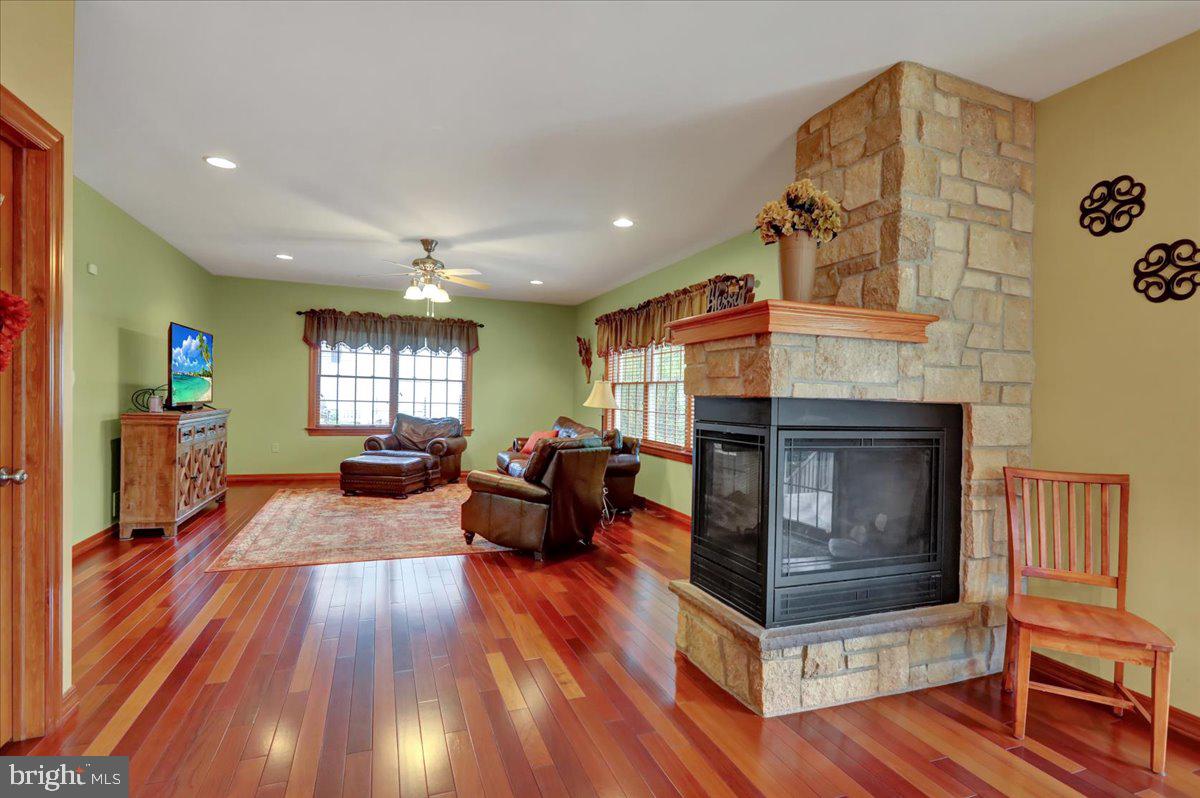 RIDGEVIEW - Residential