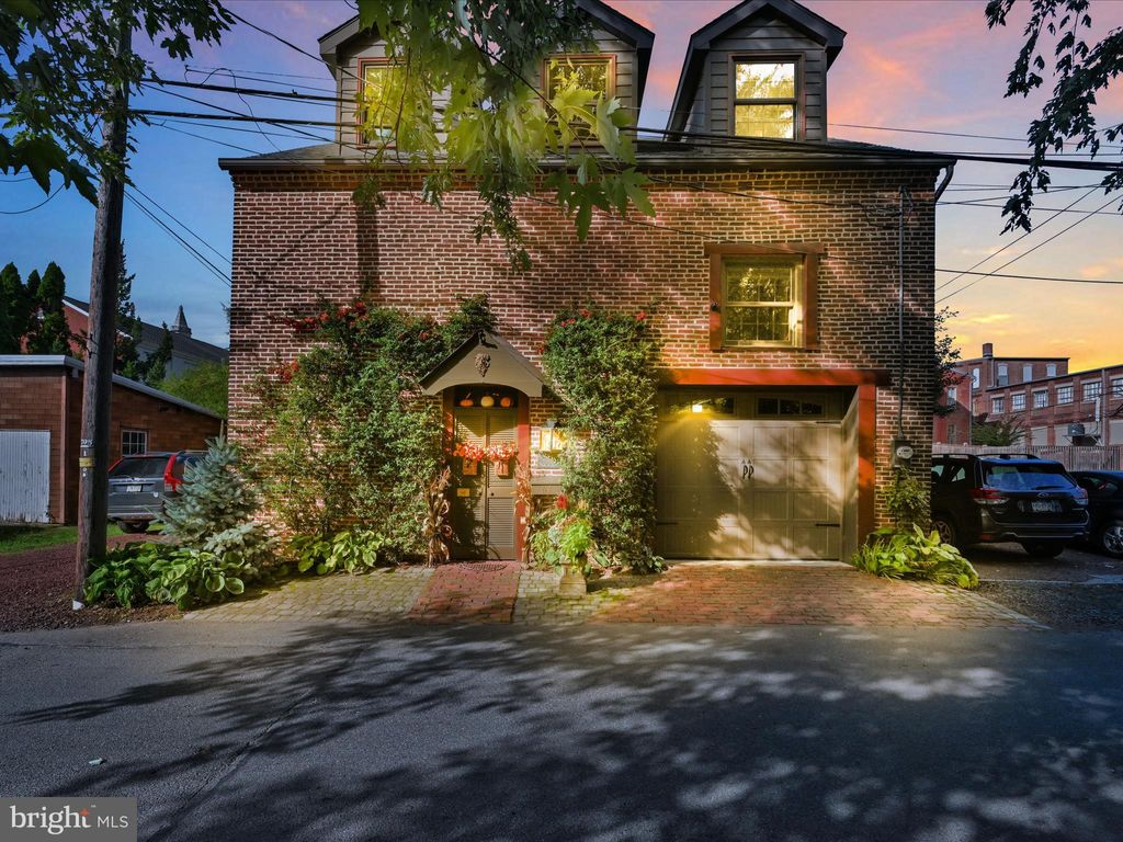 Photo of 114 W Hazel Avenue, MARIETTA, PA 17547 (MLS # PALA2066140)