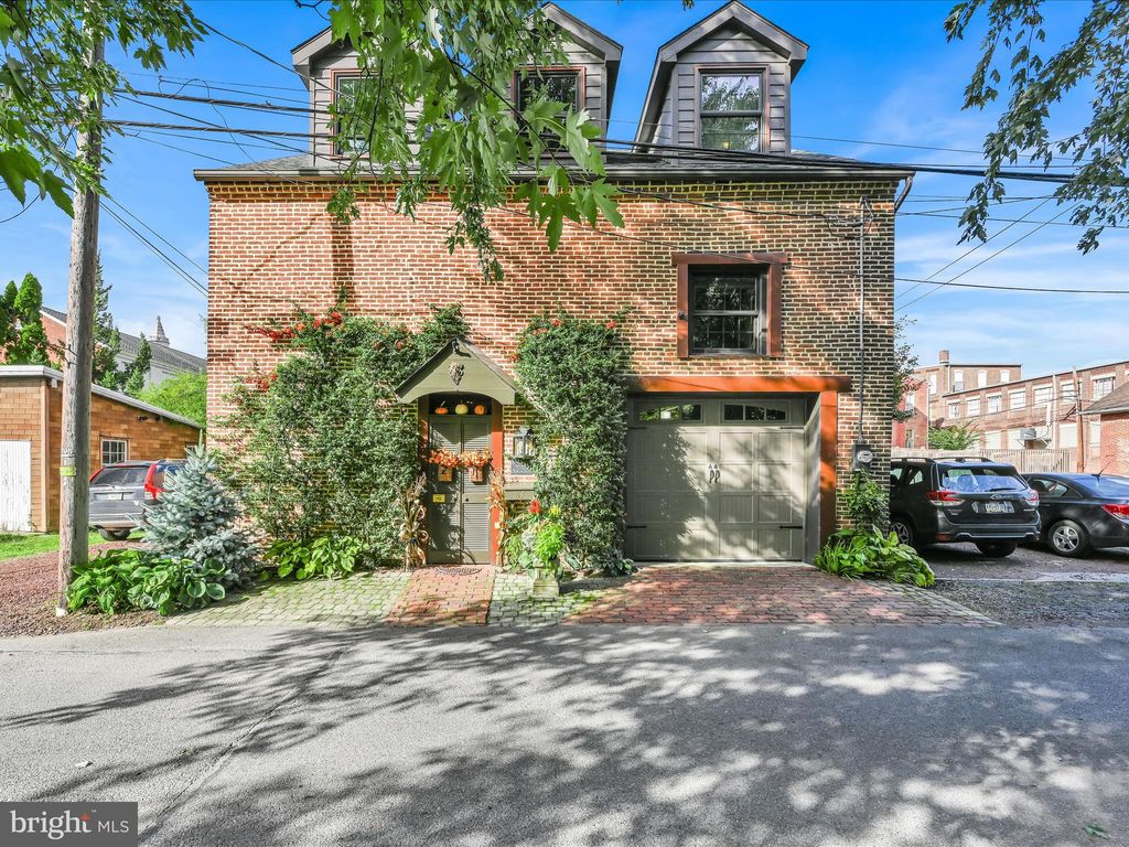 Photo of 114 W Hazel Avenue, MARIETTA, PA 17547 (MLS # PALA2066140)