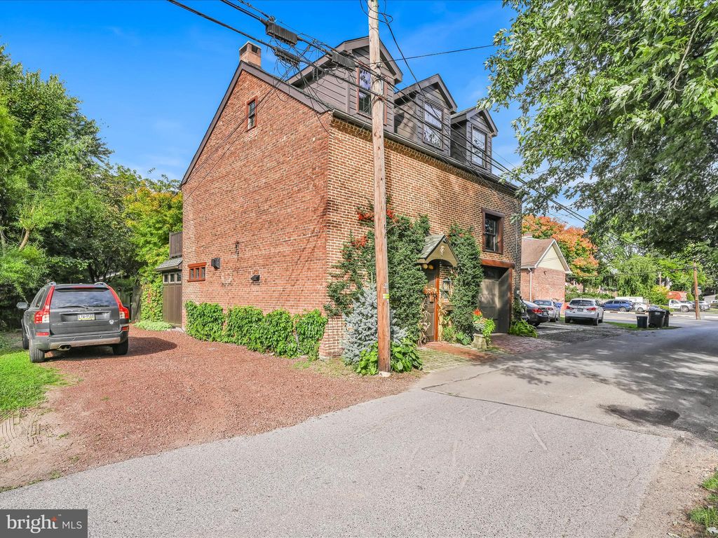 Photo of 114 W Hazel Avenue, MARIETTA, PA 17547 (MLS # PALA2066140)