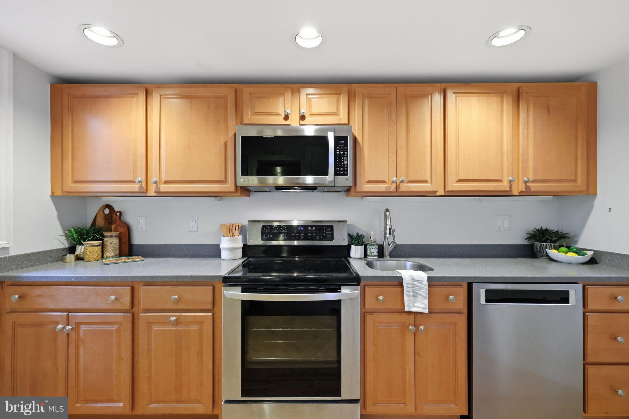 350 9TH STREET SE 25