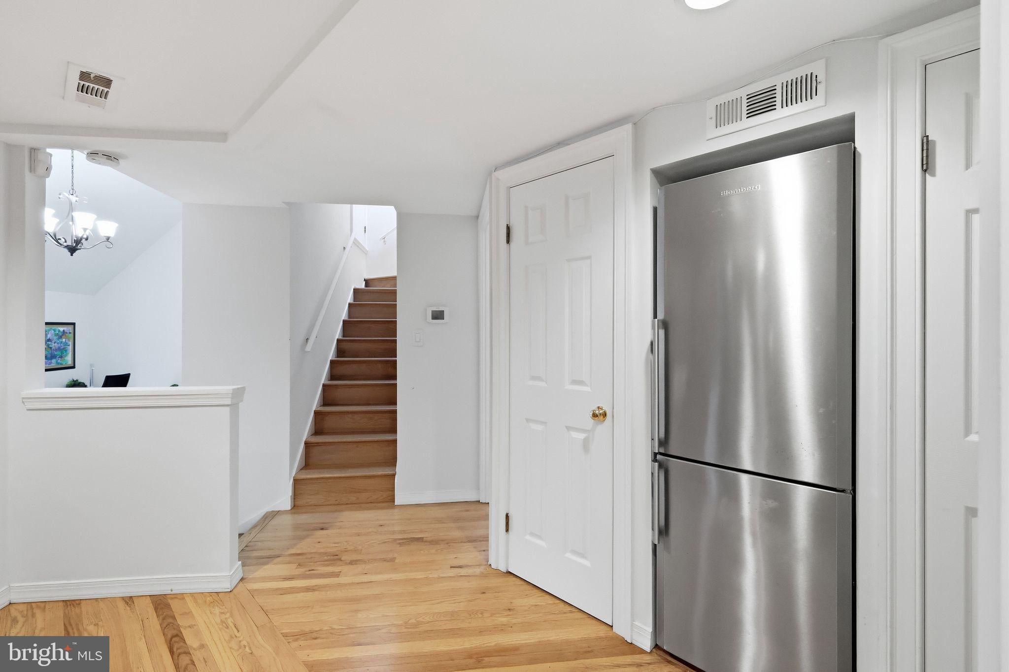 350 9TH STREET SE 25