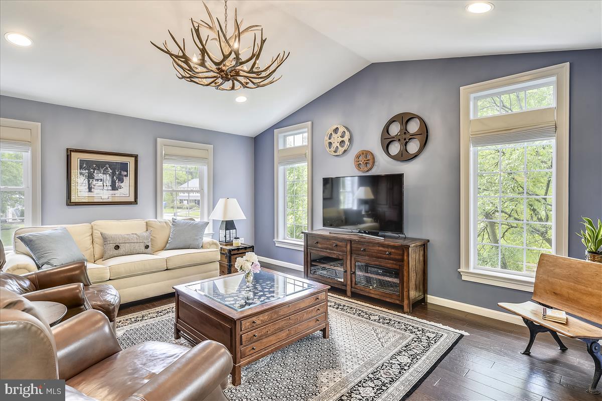 LAKE BRADDOCK - Residential