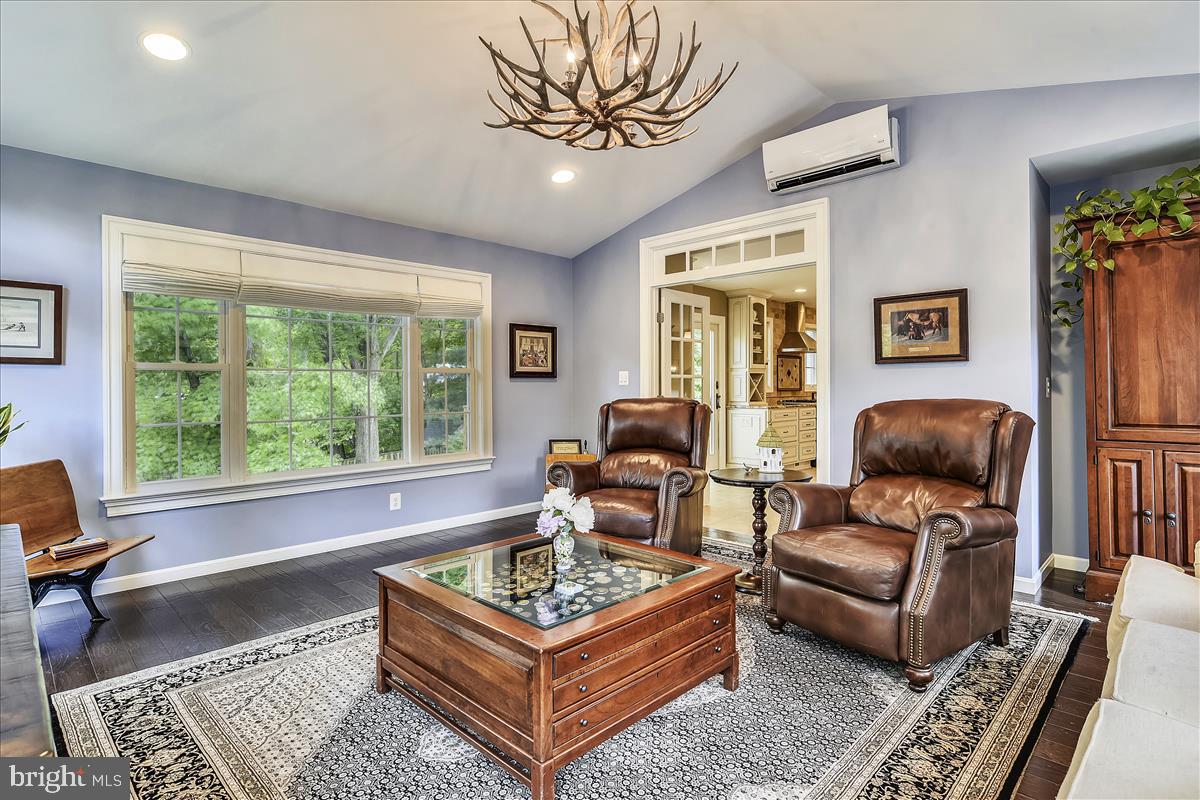 LAKE BRADDOCK - Residential