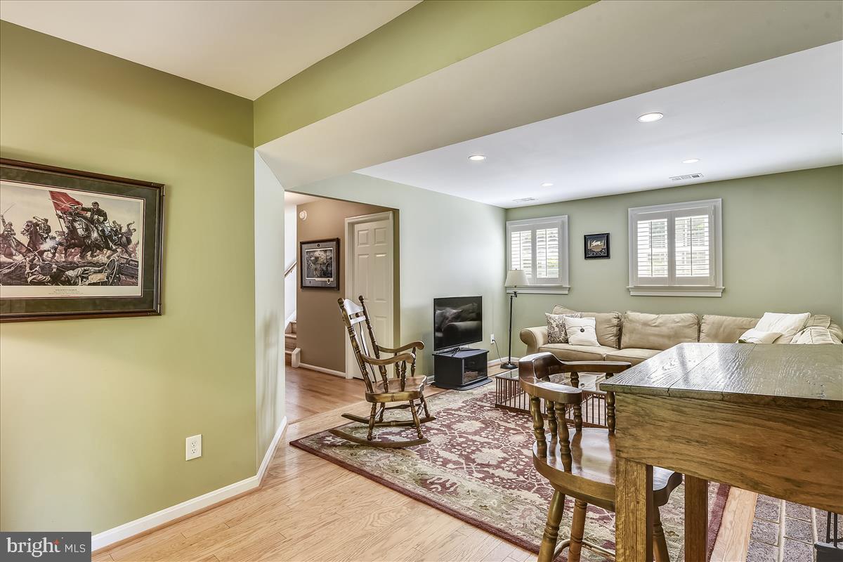 LAKE BRADDOCK - Residential