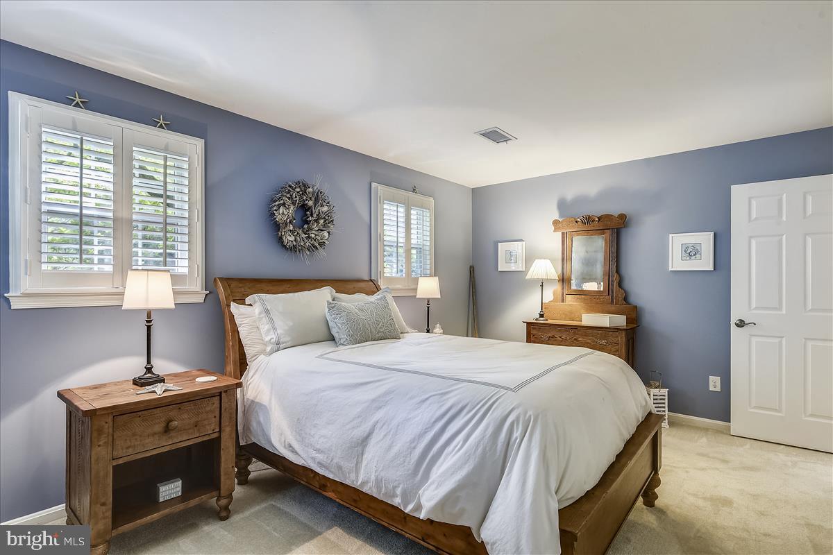 LAKE BRADDOCK - Residential