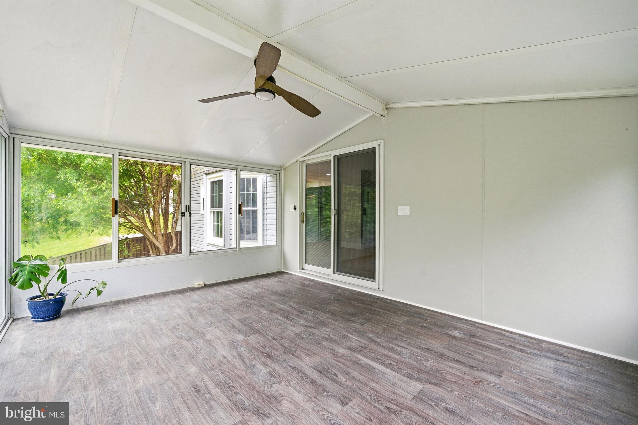 BAY COUNTRY - Residential