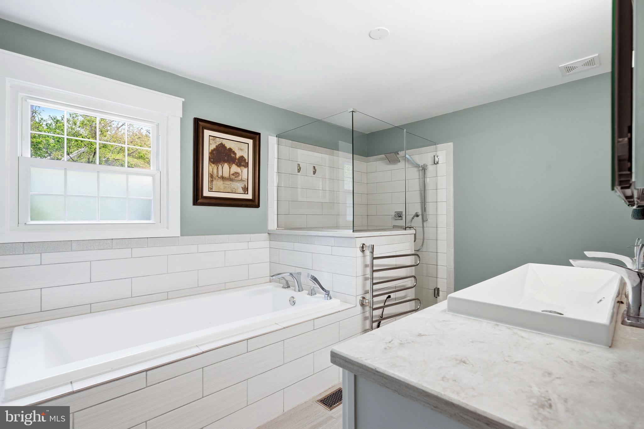 BAY COUNTRY - Residential