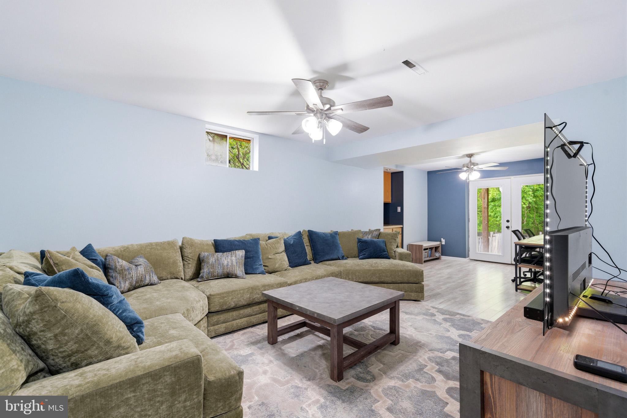 BAY COUNTRY - Residential