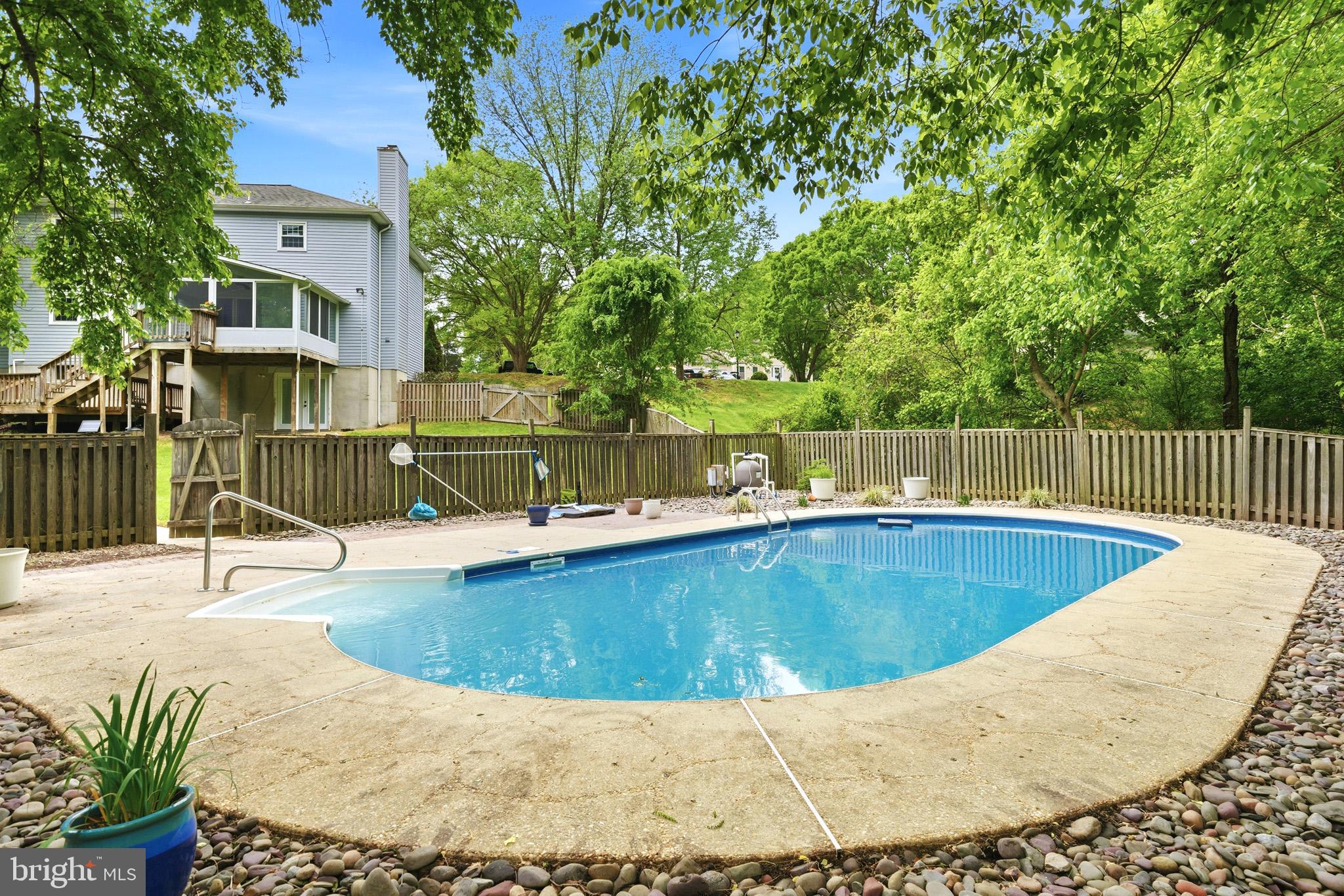 BAY COUNTRY - Residential