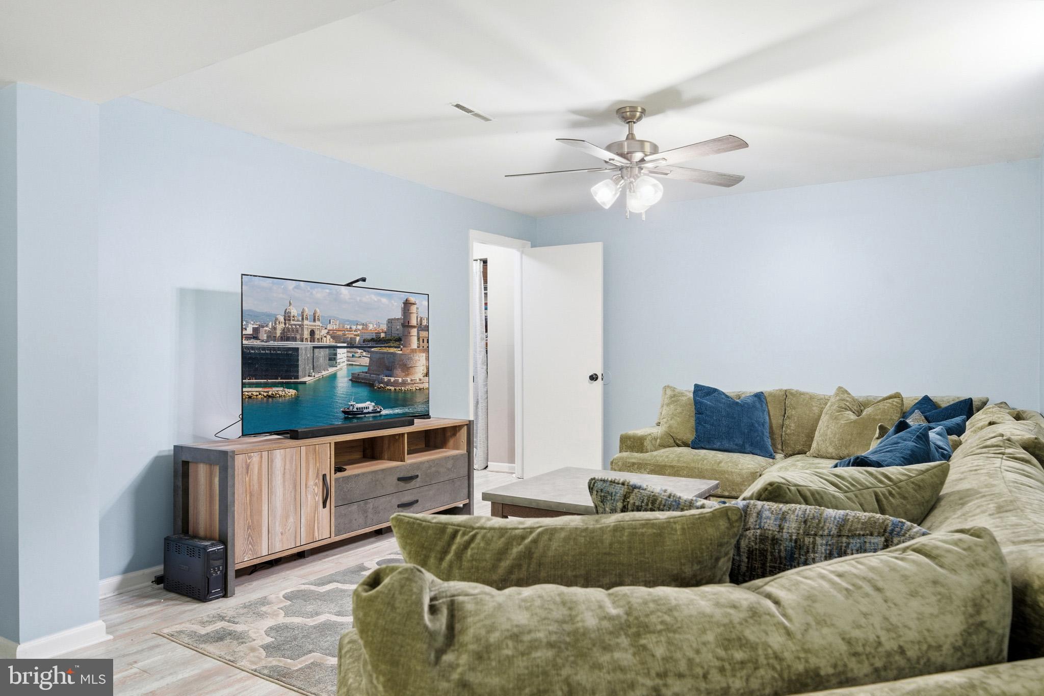 BAY COUNTRY - Residential