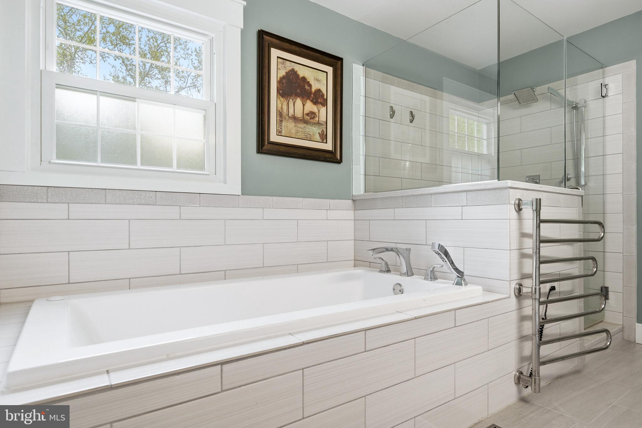 BAY COUNTRY - Residential