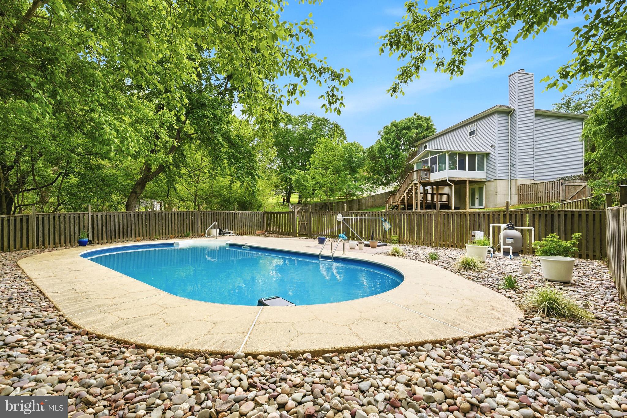 BAY COUNTRY - Residential