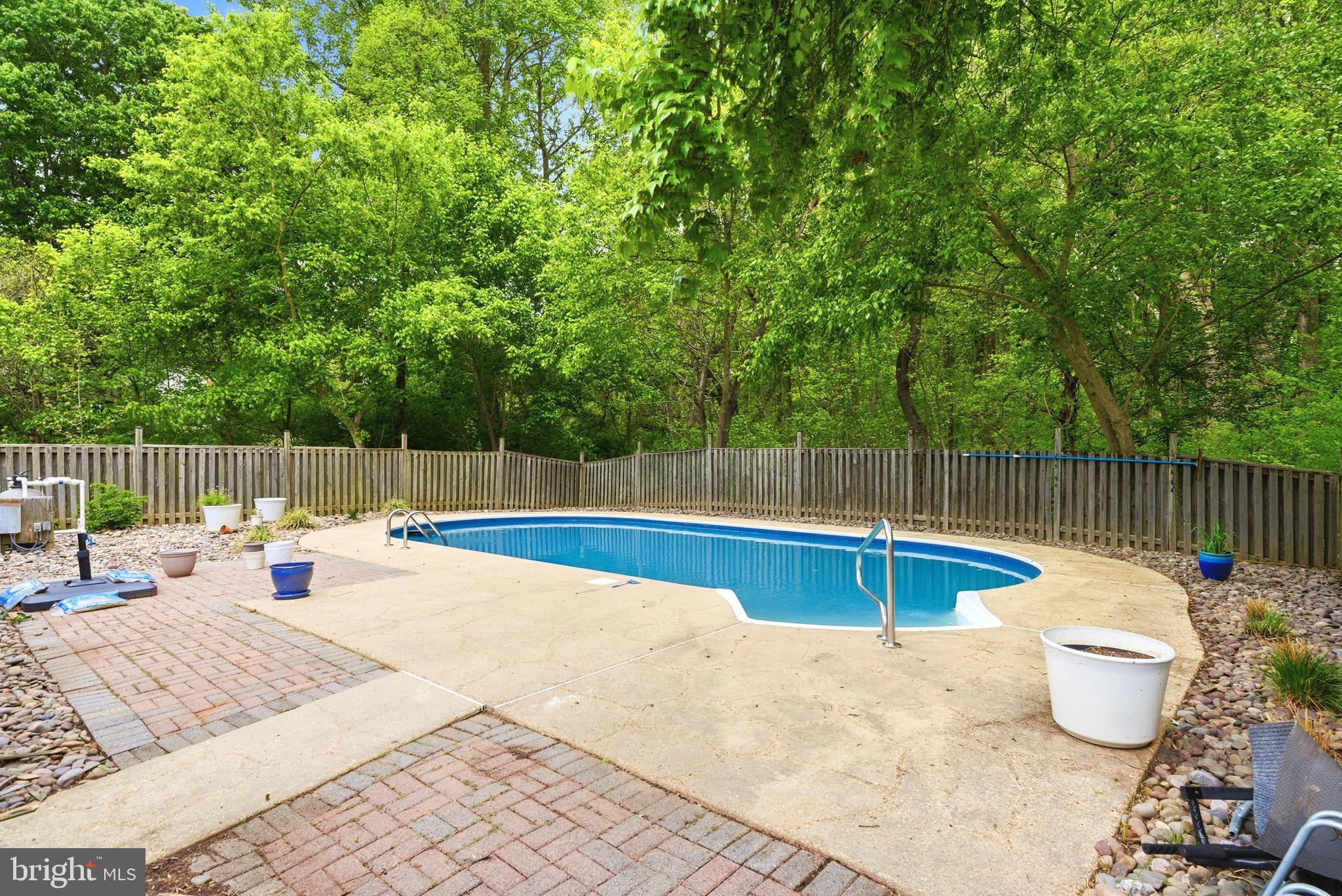 BAY COUNTRY - Residential