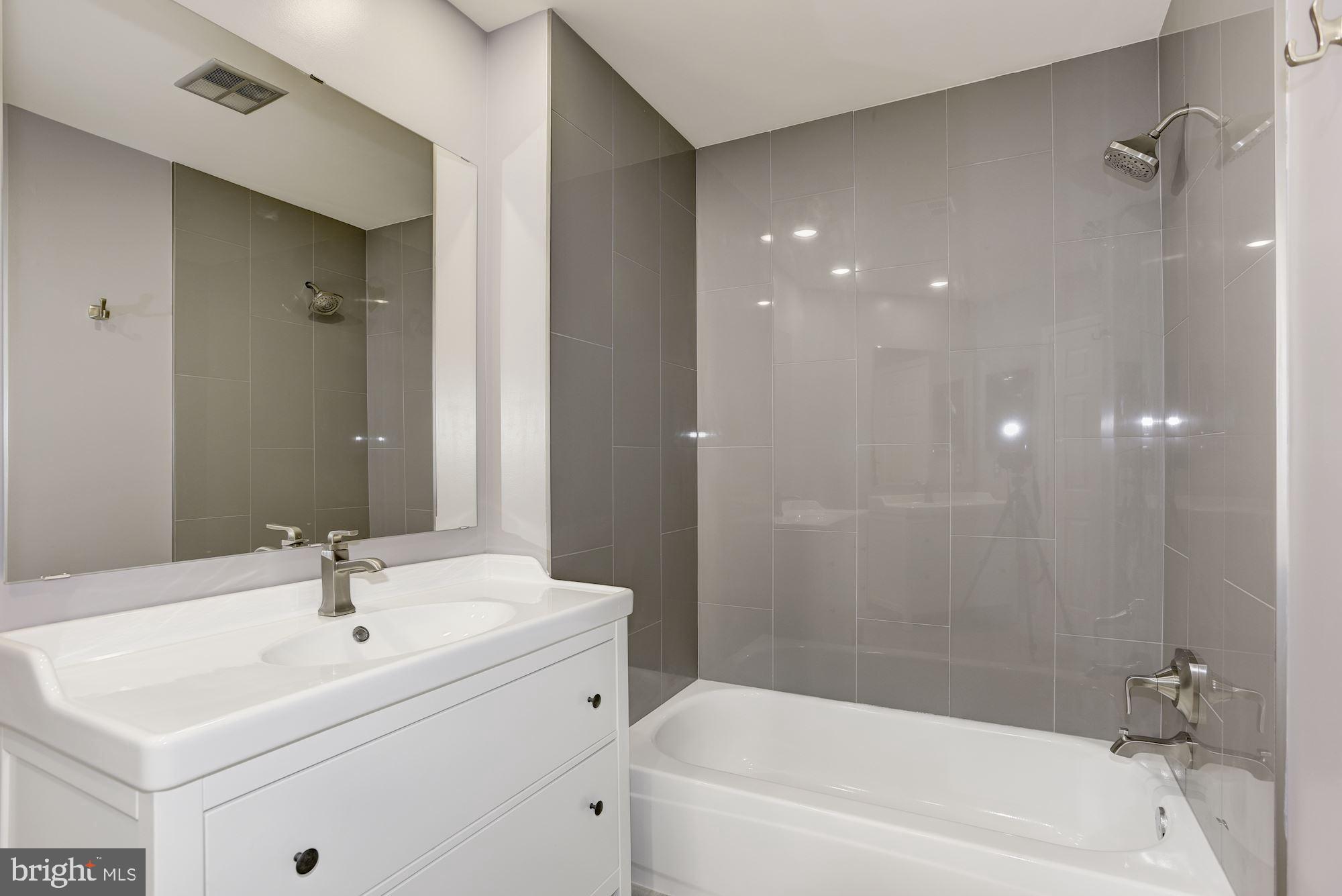 ETON SQUARE - Residential