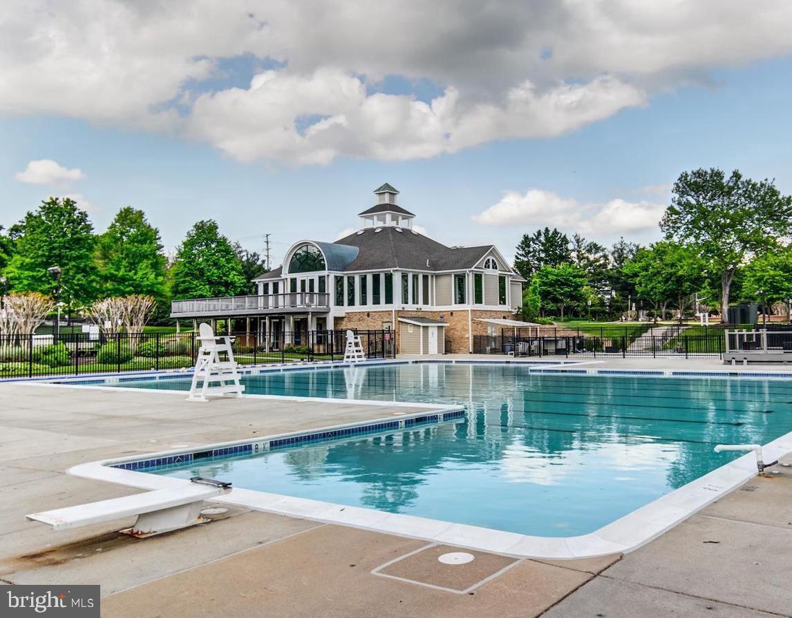 ETON SQUARE - Residential