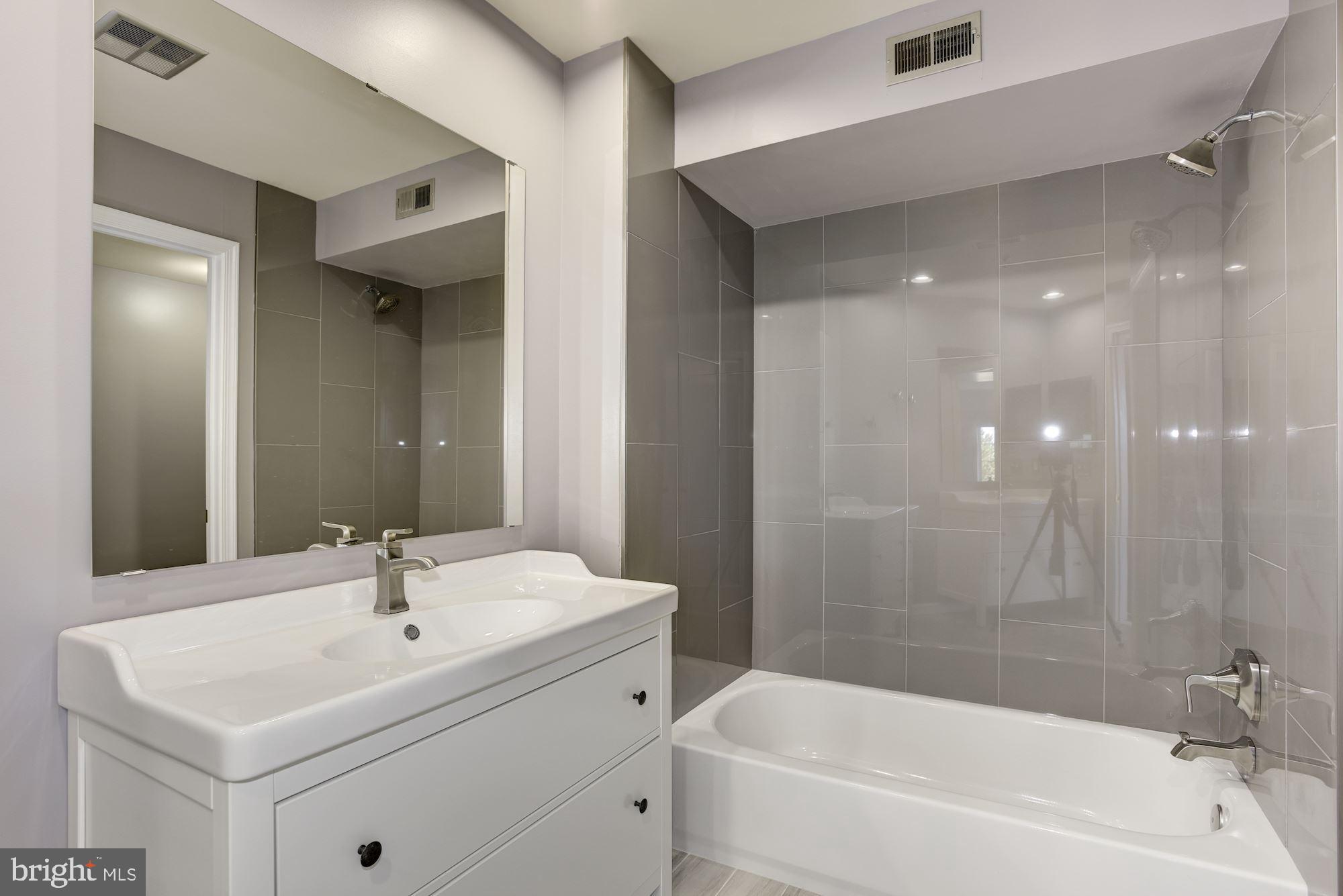 ETON SQUARE - Residential