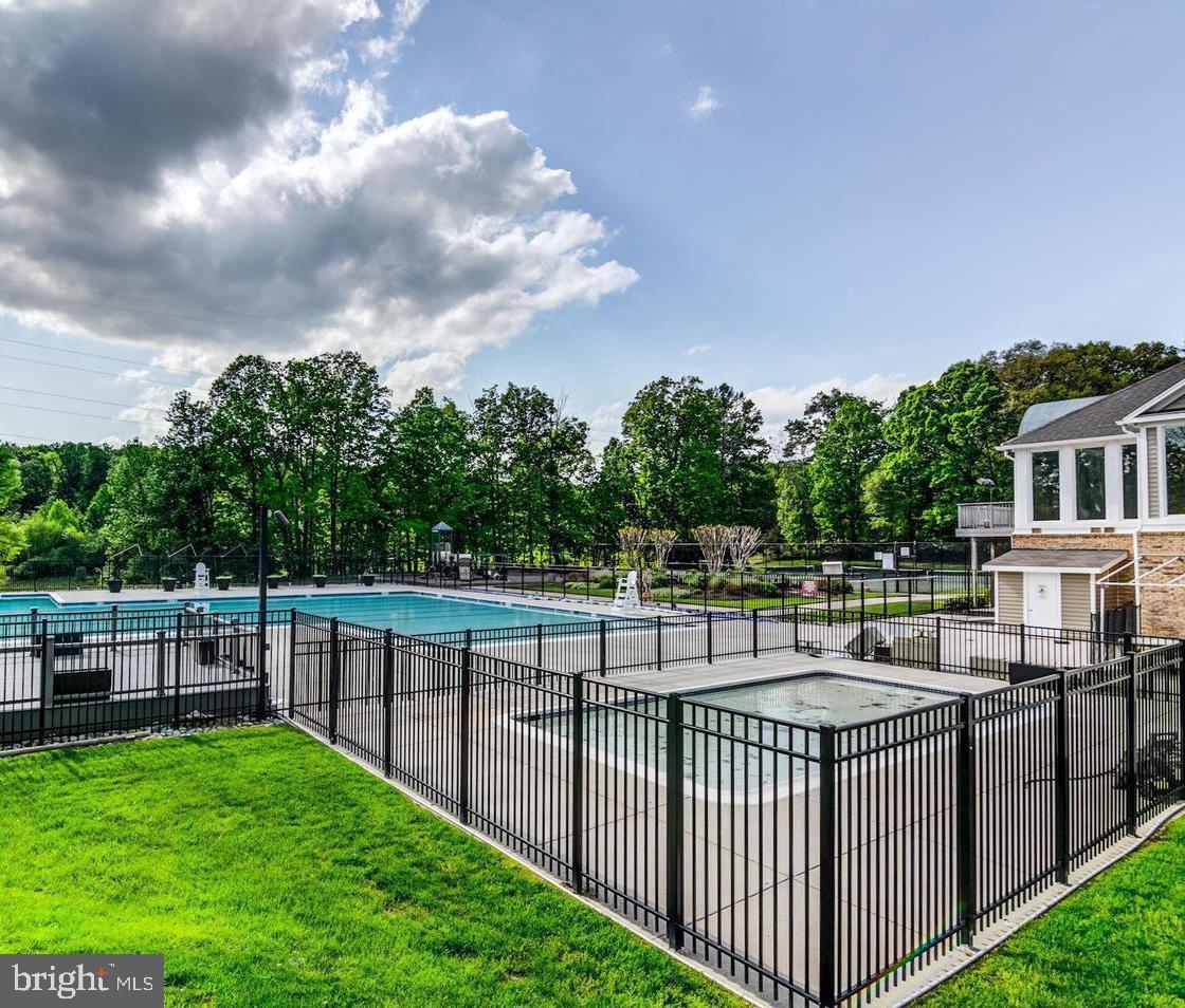 ETON SQUARE - Residential