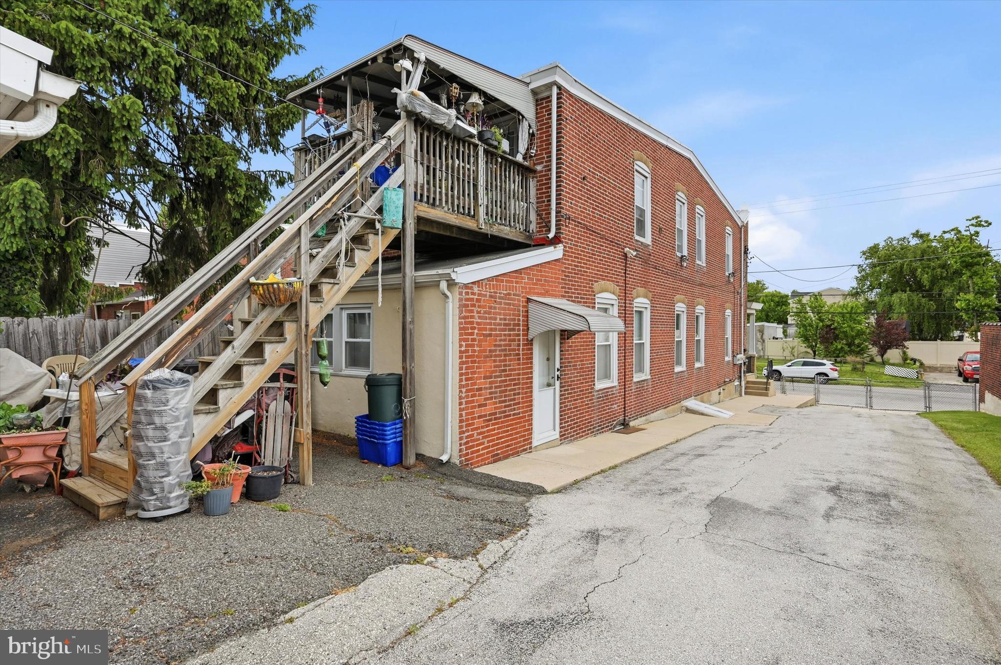 815 TREMONT AVENUE
