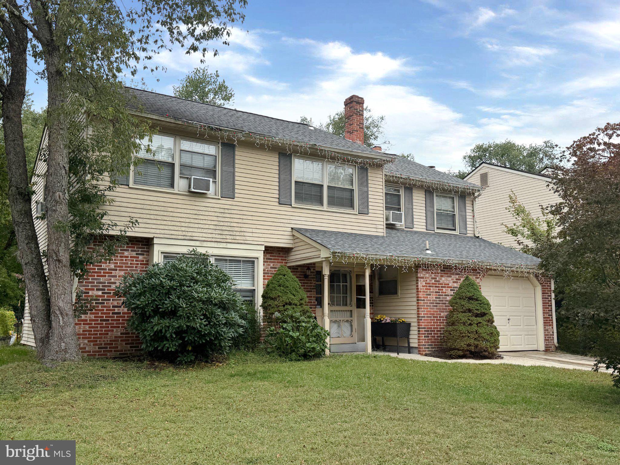 54 LAKESIDE DRIVE