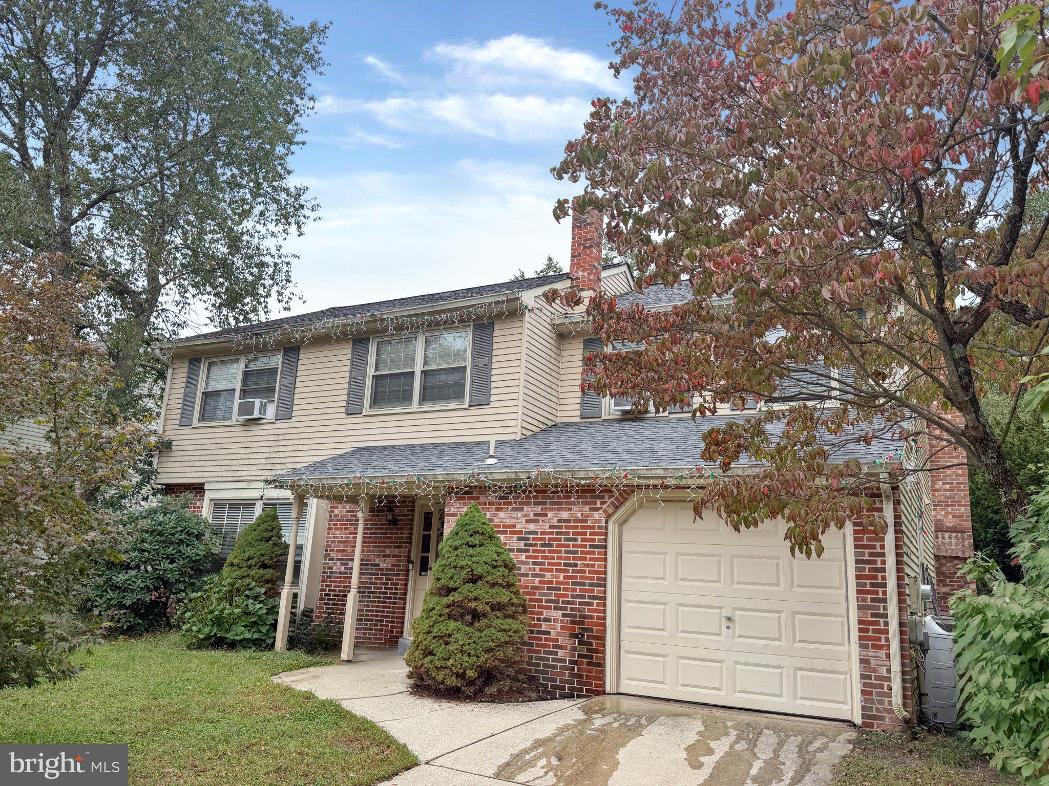 54 LAKESIDE DRIVE